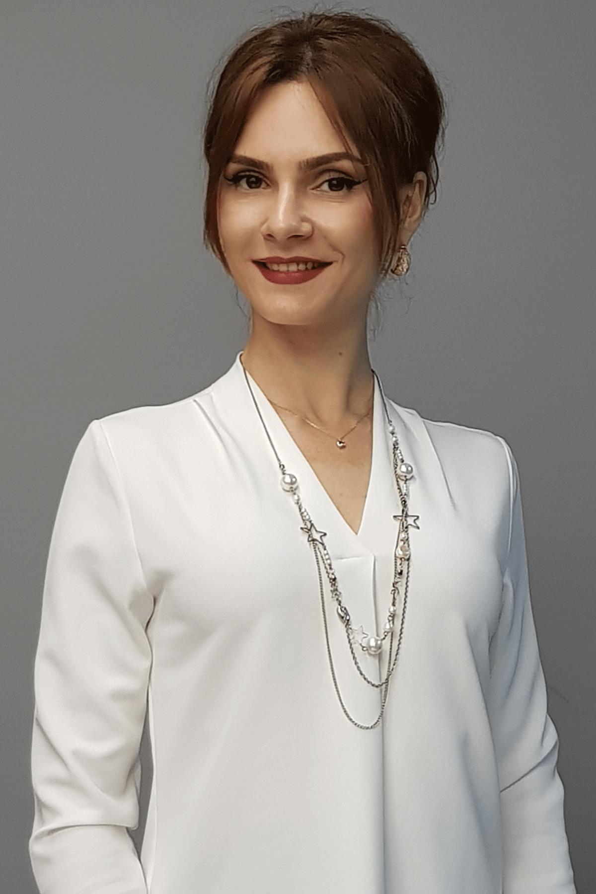 V Yaka Omuz Pileli Uzun Kol Bluz-Beyaz Önder Özsoy 3502100 V Yaka Omuz Pileli Uzun Kol Bluz