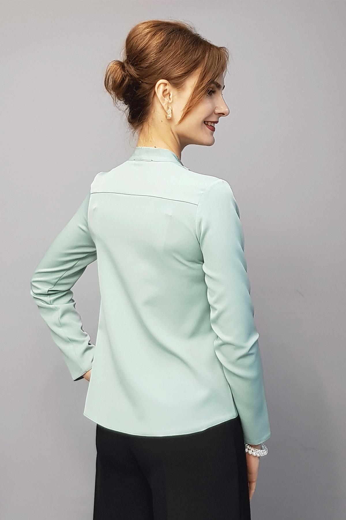 V Yaka Omuz Pileli Uzun Kol Bluz-Çağla Önder Özsoy 3502100 V Yaka Omuz Pileli Uzun Kol Bluz