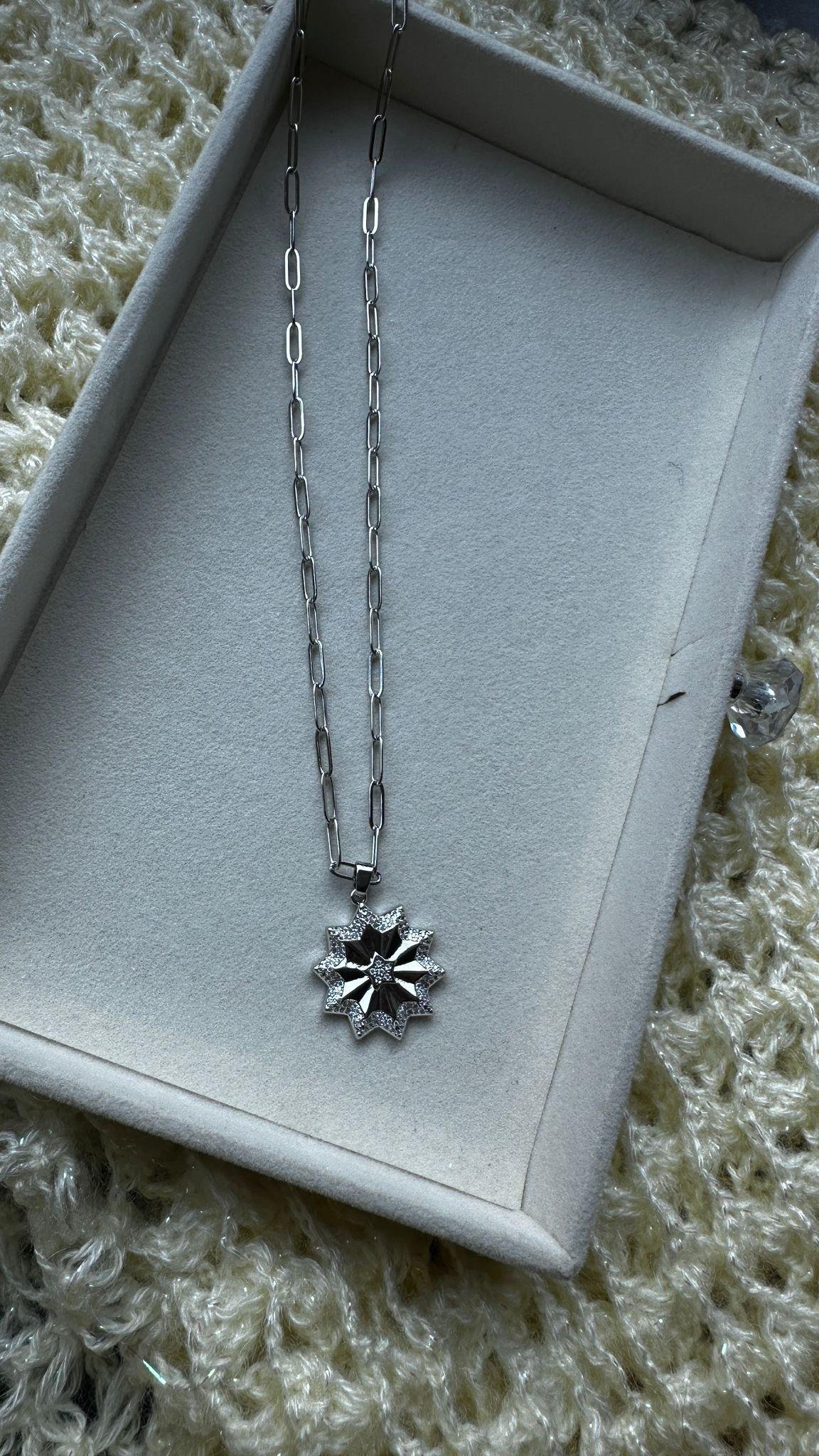 Ataç Zincirli Zirkon Taşlı Çiçek Motif Kolye