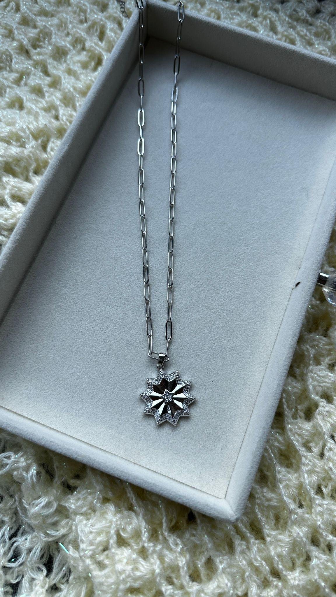 Ataç Zincirli Zirkon Taşlı Çiçek Motif Kolye