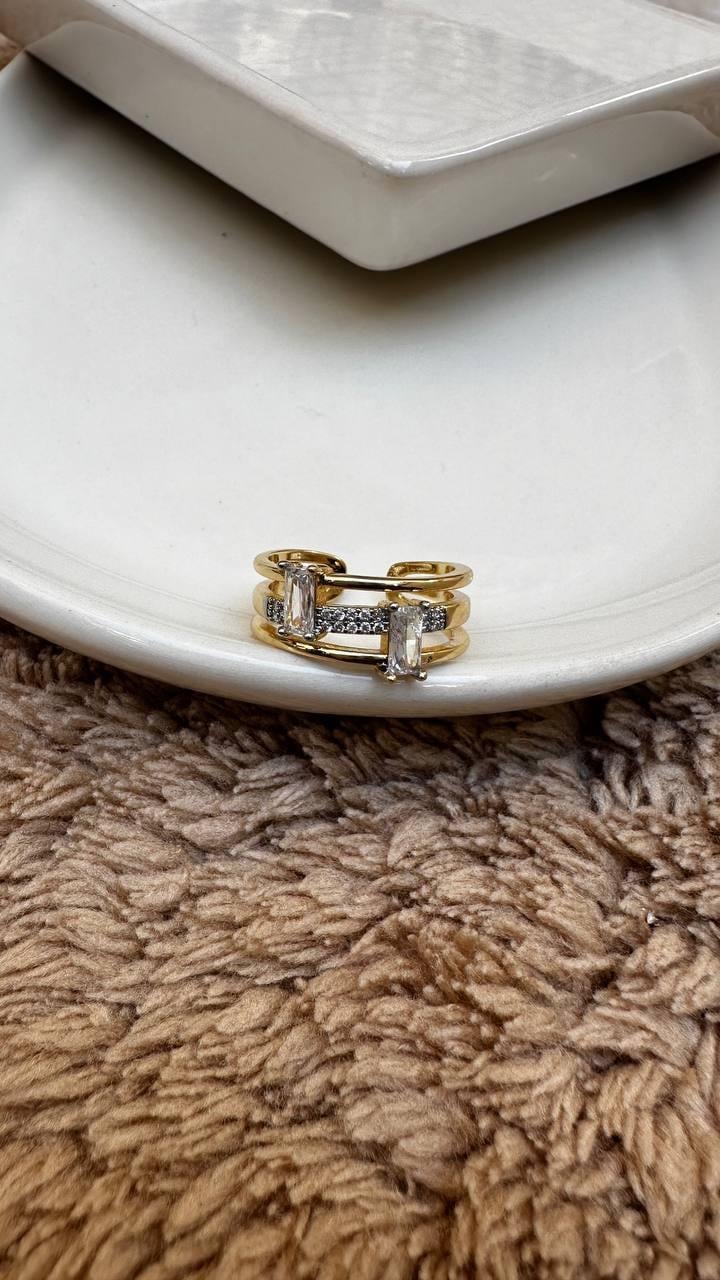 Baget Taş Detay Zirkon Taşlı Üç Sıra Yüzük