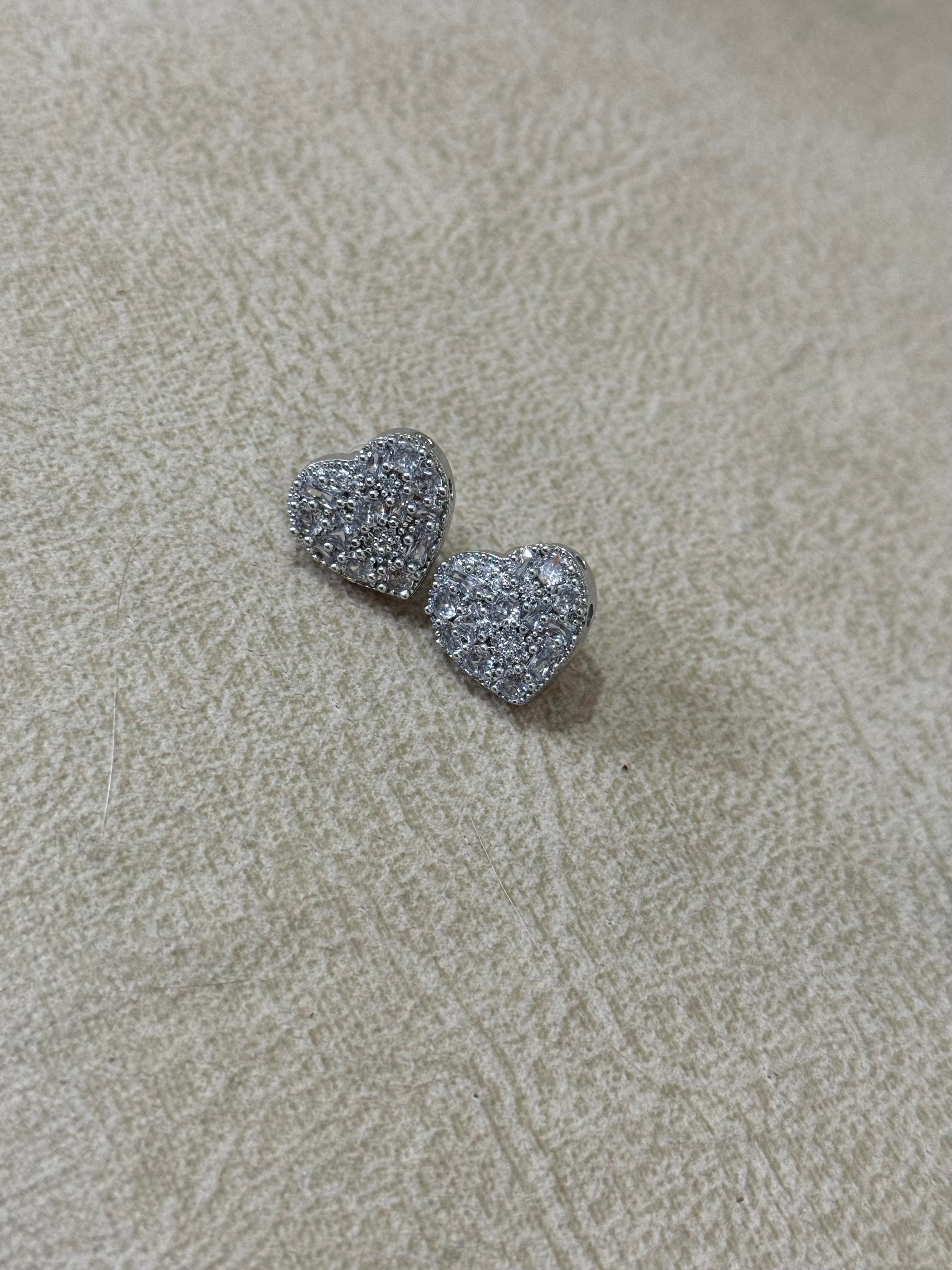 Baget Zirkon Taş Detay Kalp Küpe