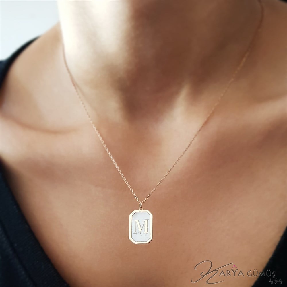 BEYAZ KARE PLAKA HARF GÜMÜŞ KOLYE