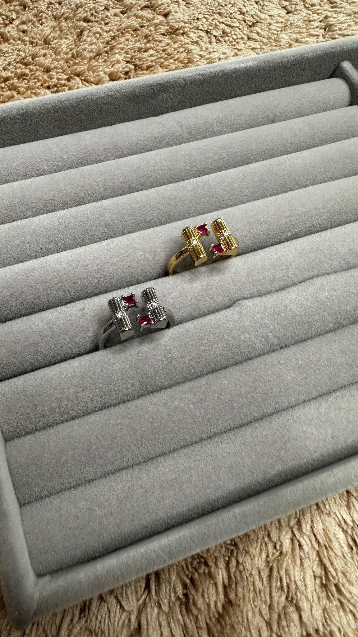 Elmas-Zümrüt Taş Detay Geometrik Yüzük