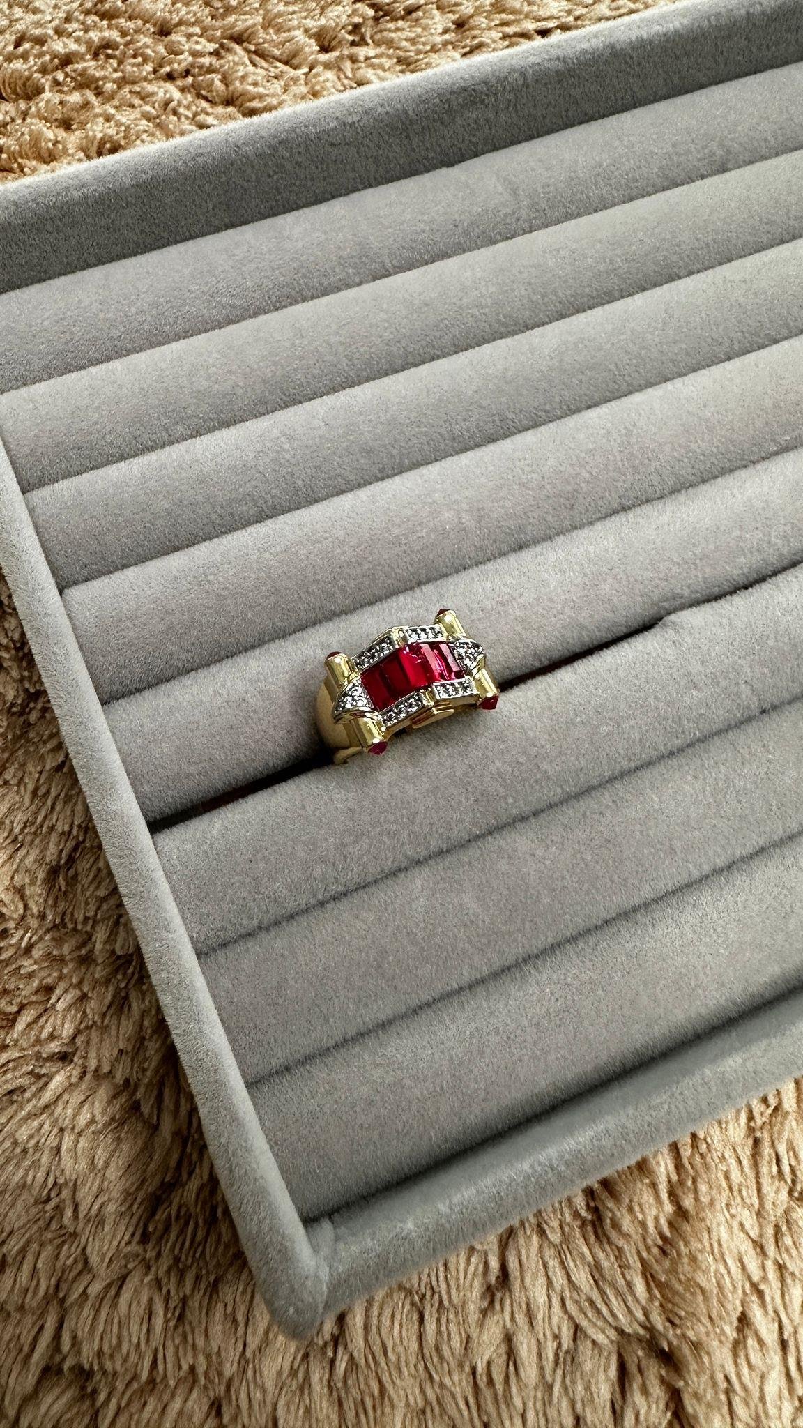 Elmas-Zümrüt Taş Detay Şövalye Yüzük