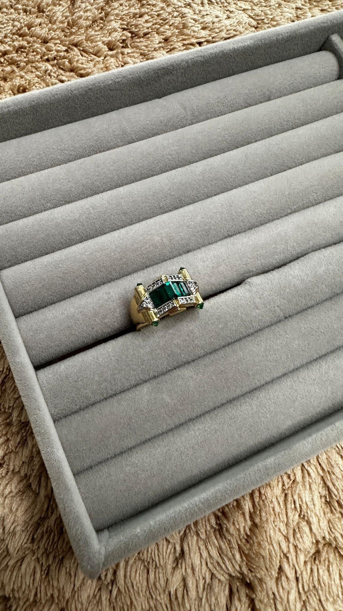 Elmas-Zümrüt Taş Detay Şövalye Yüzük