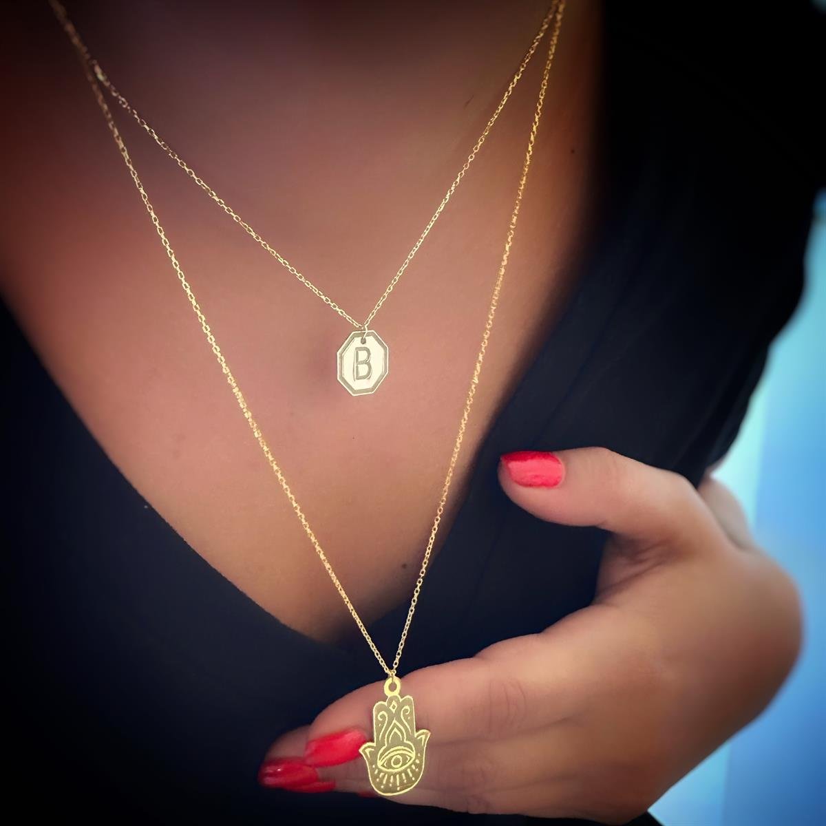 Fatma Ana Eli ve Sekizgen Harf Gümüş Kolye