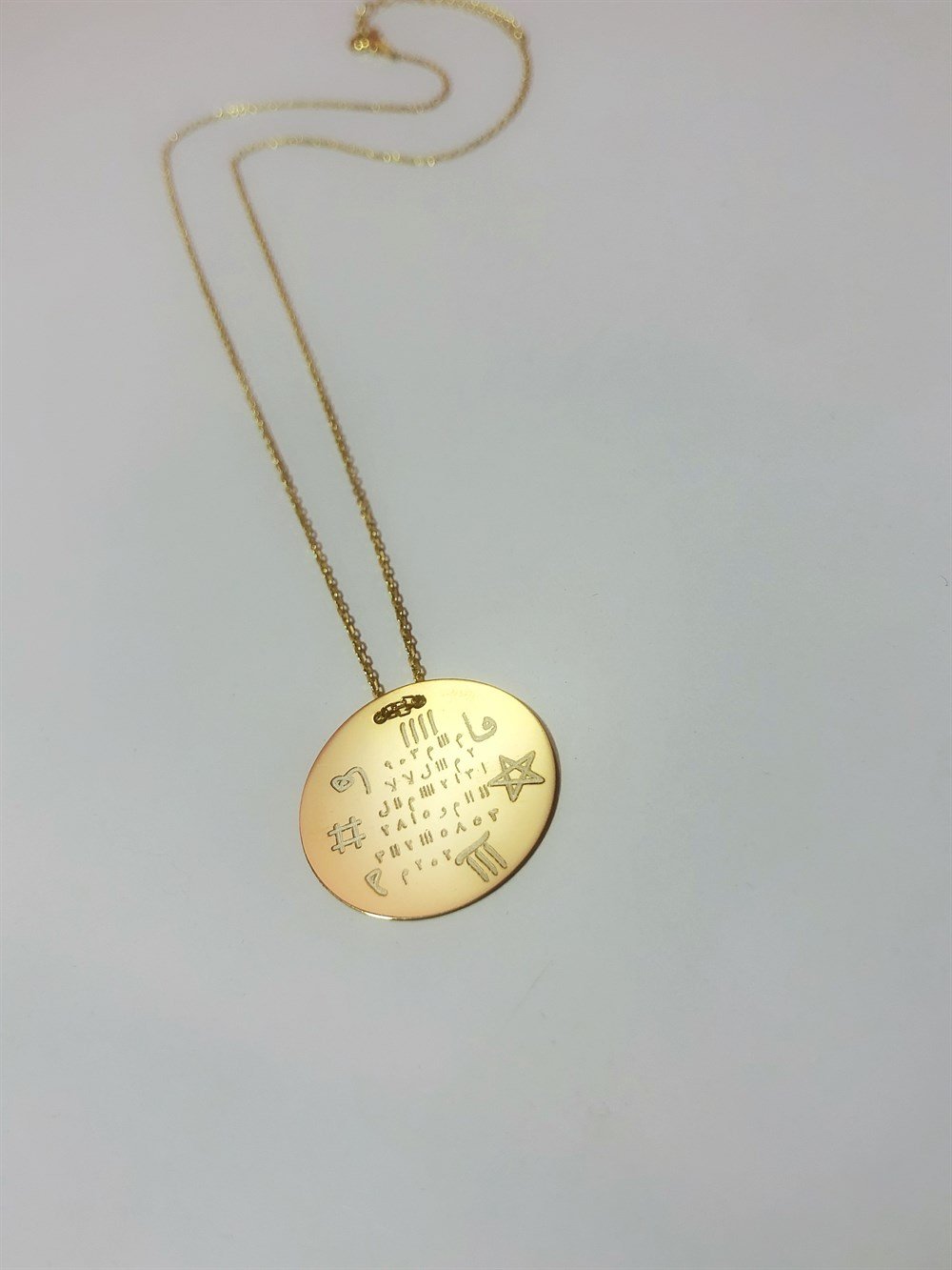 Hiçlikten Gelen Güç Kolyesi