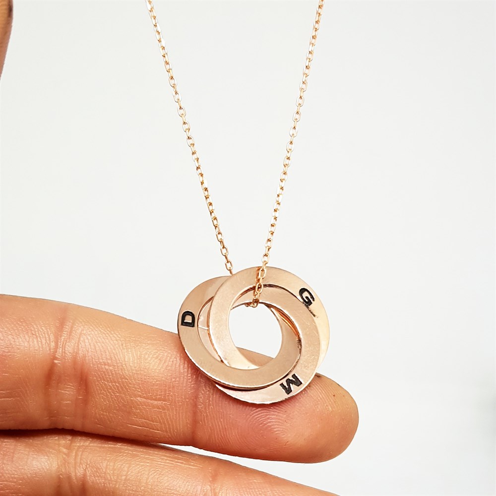 İÇ İÇE HALKA HARF GÜMÜŞ KOLYE