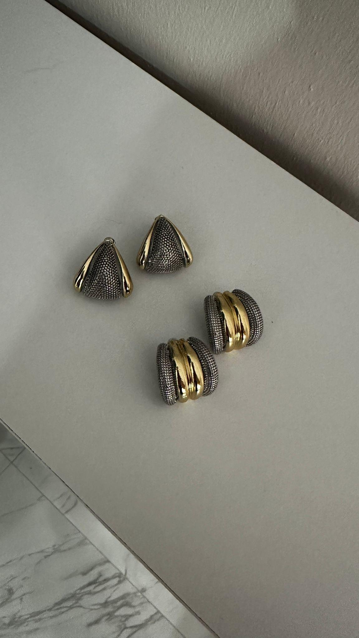 İki Renkli Üçgen Kıvrımlı Küpe