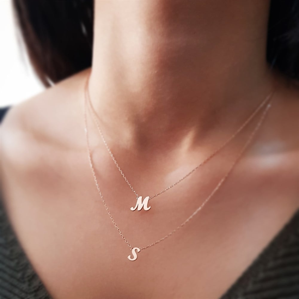 İKİ ZİNCİRLİ HARF GÜMÜŞ KOLYE