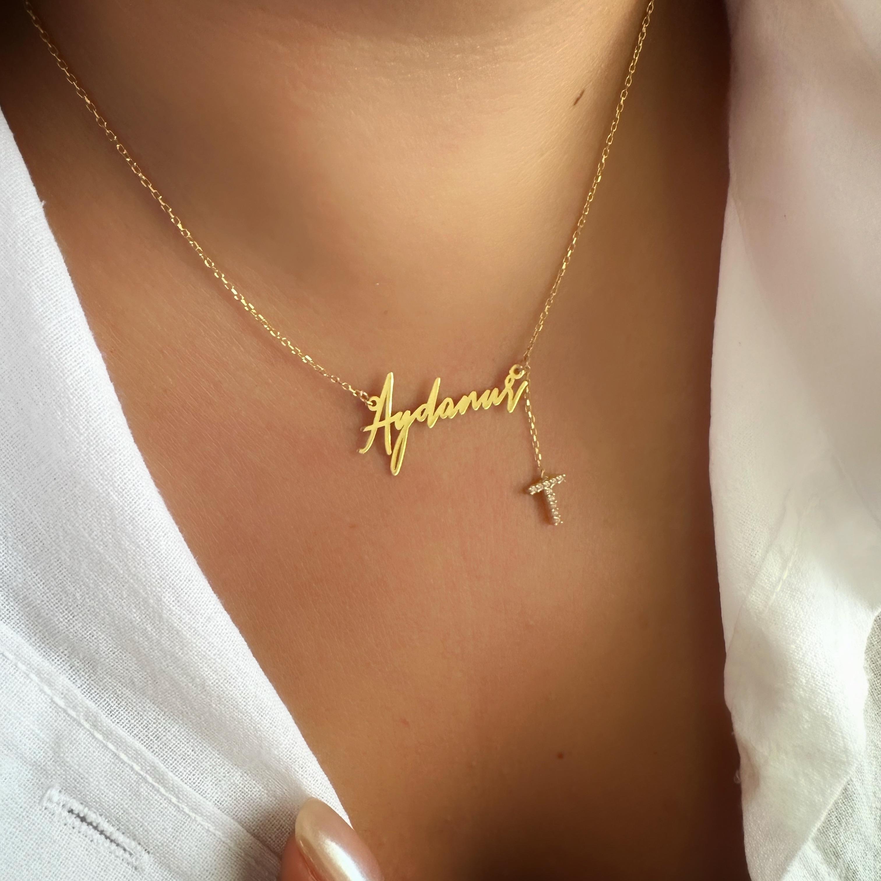 İMZA İSİM SALLANTILI TAŞLI HARF GÜMÜŞ KOLYE