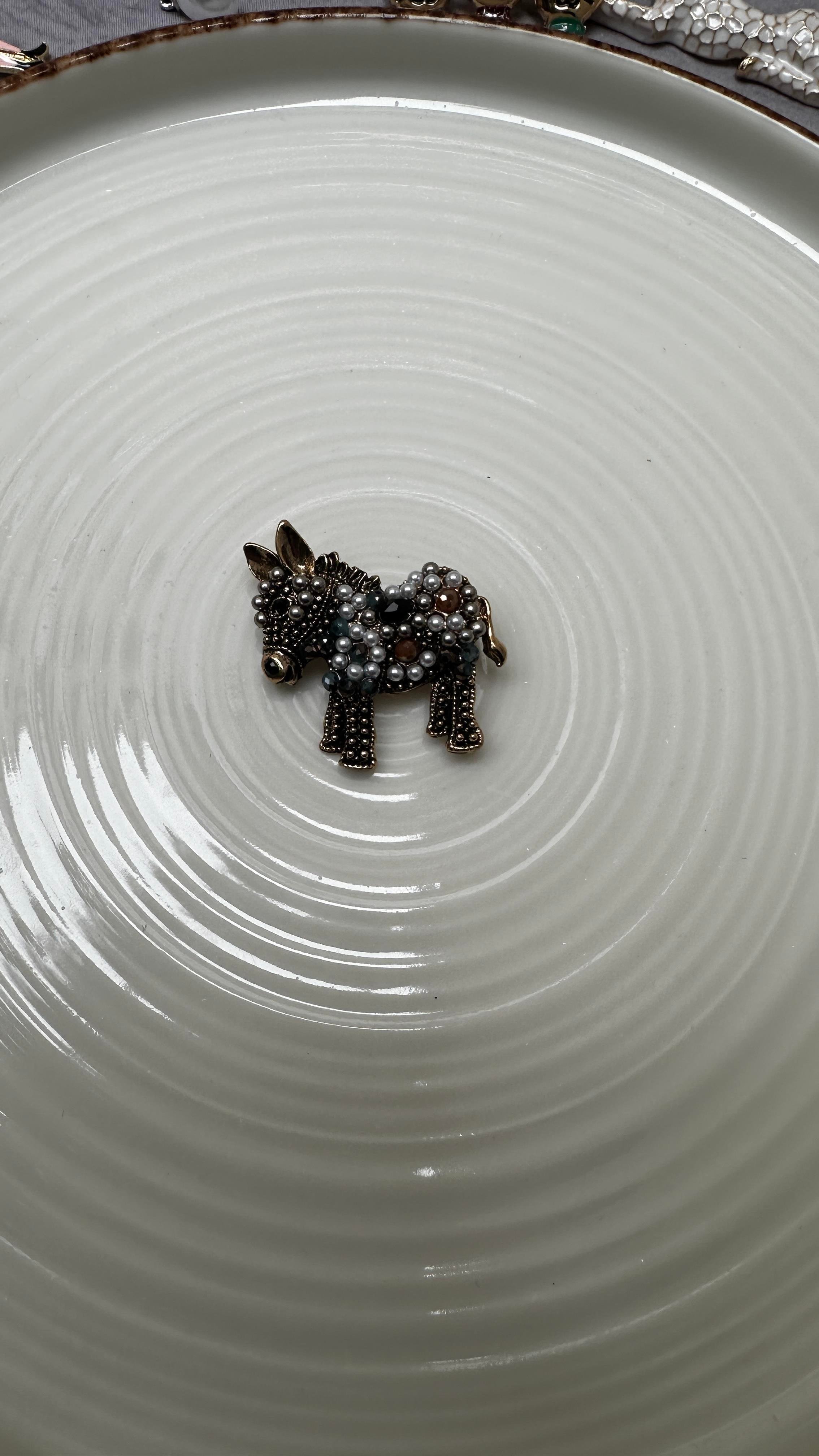 İnci Detay Eşek Broş