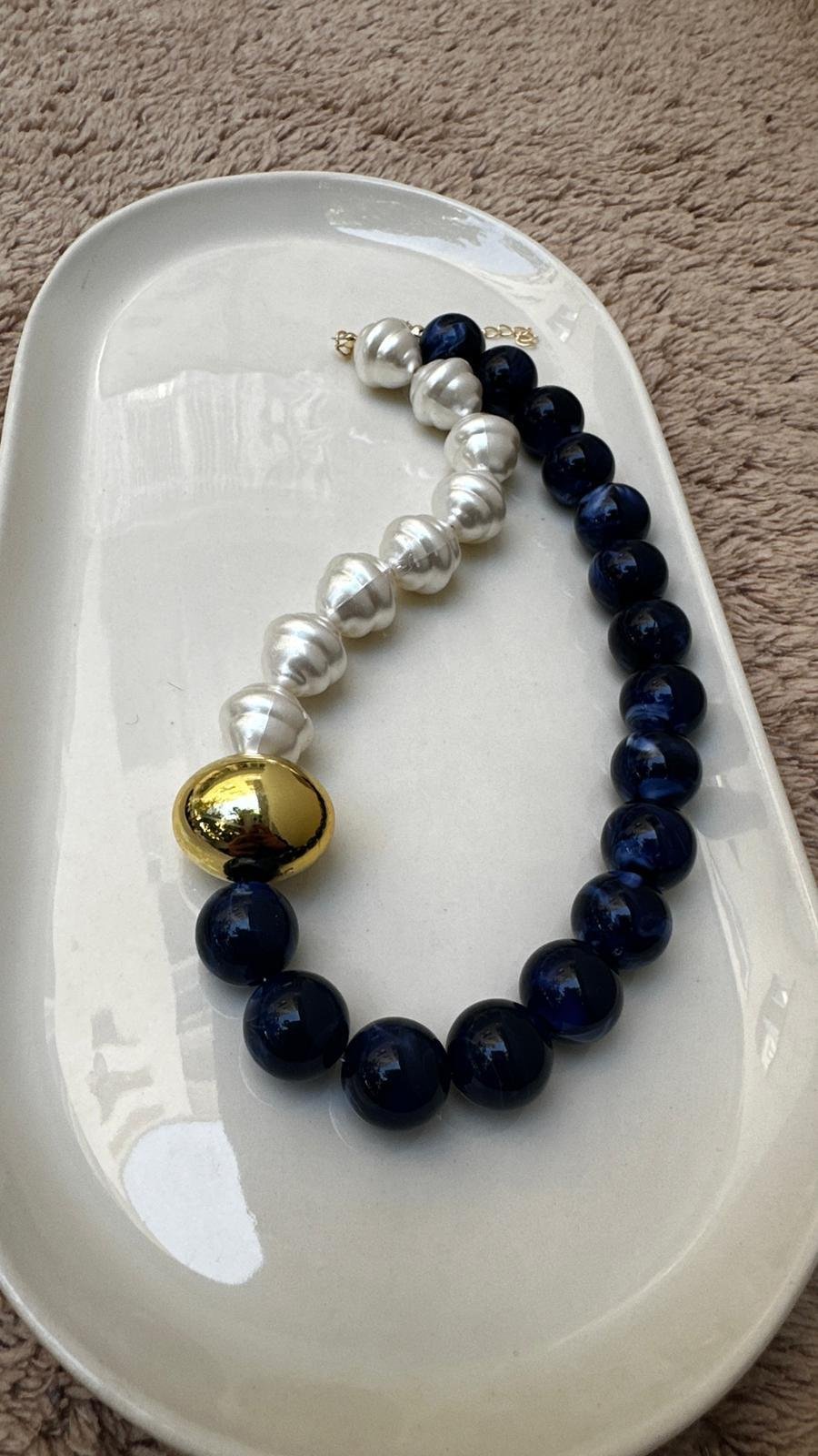 İnci ve Gold Top Detay Lacivert Kolye