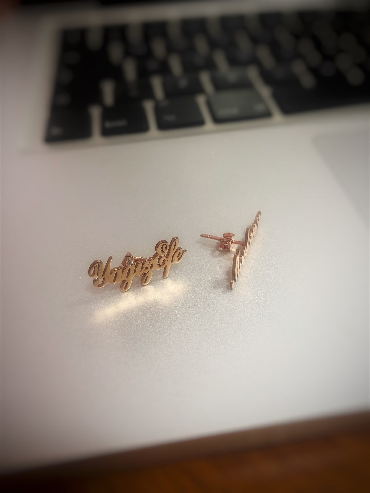 İSİMLİ ÇİVİLİ GÜMÜŞ KÜPE