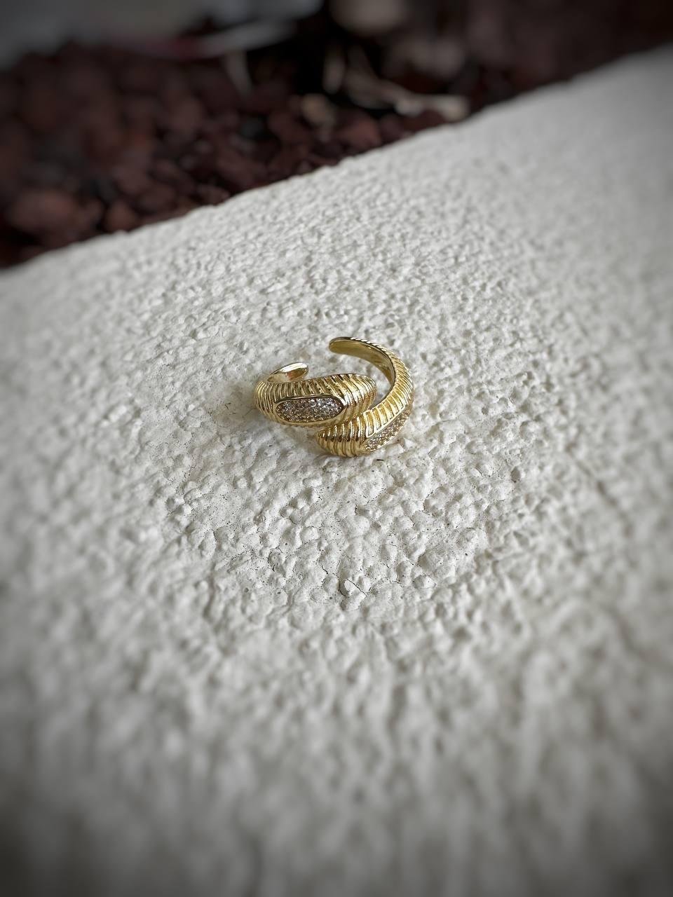 İşleme ve Zirkon Taş Detay Sarmal Yüzük