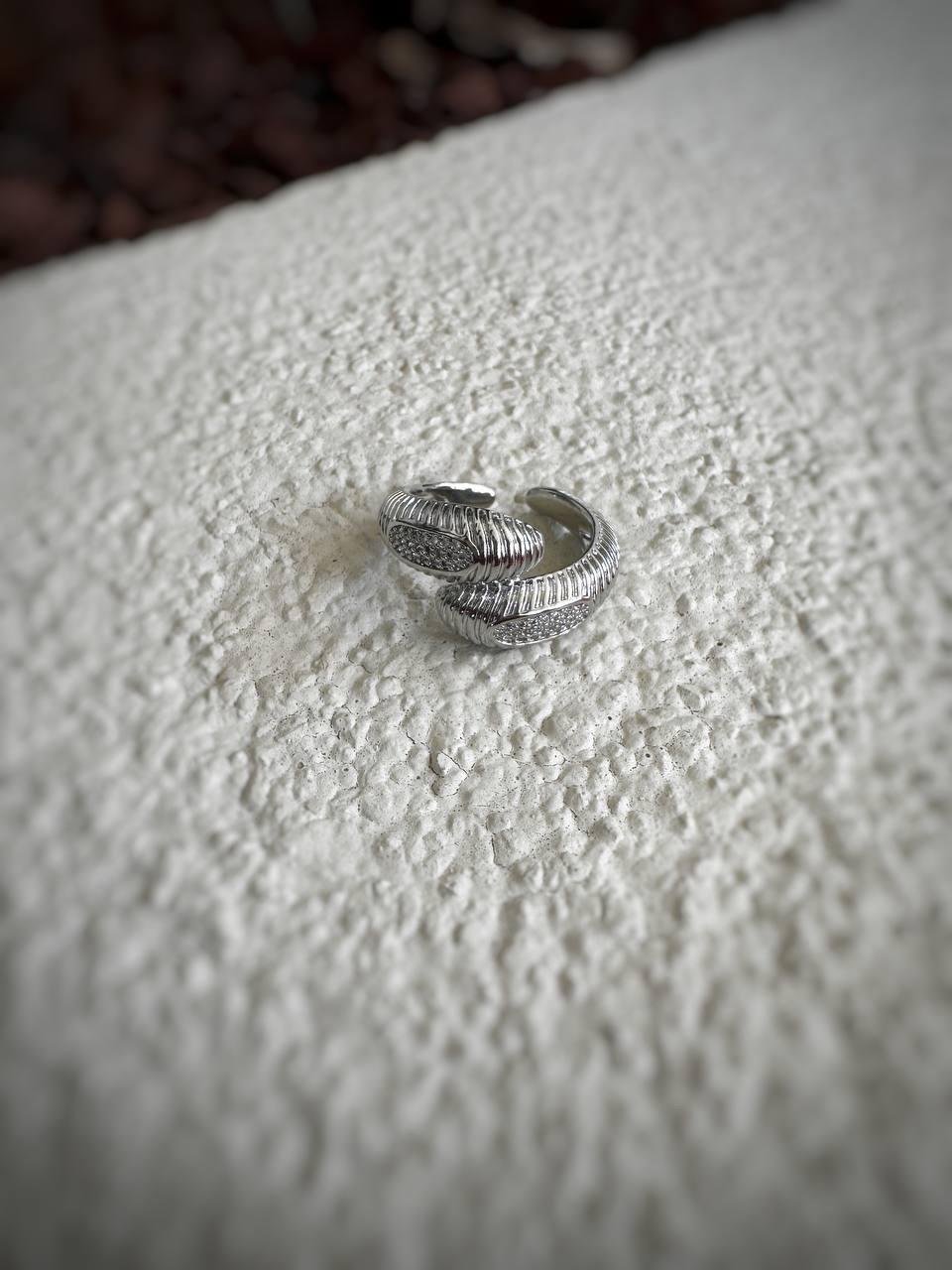 İşleme ve Zirkon Taş Detay Sarmal Yüzük