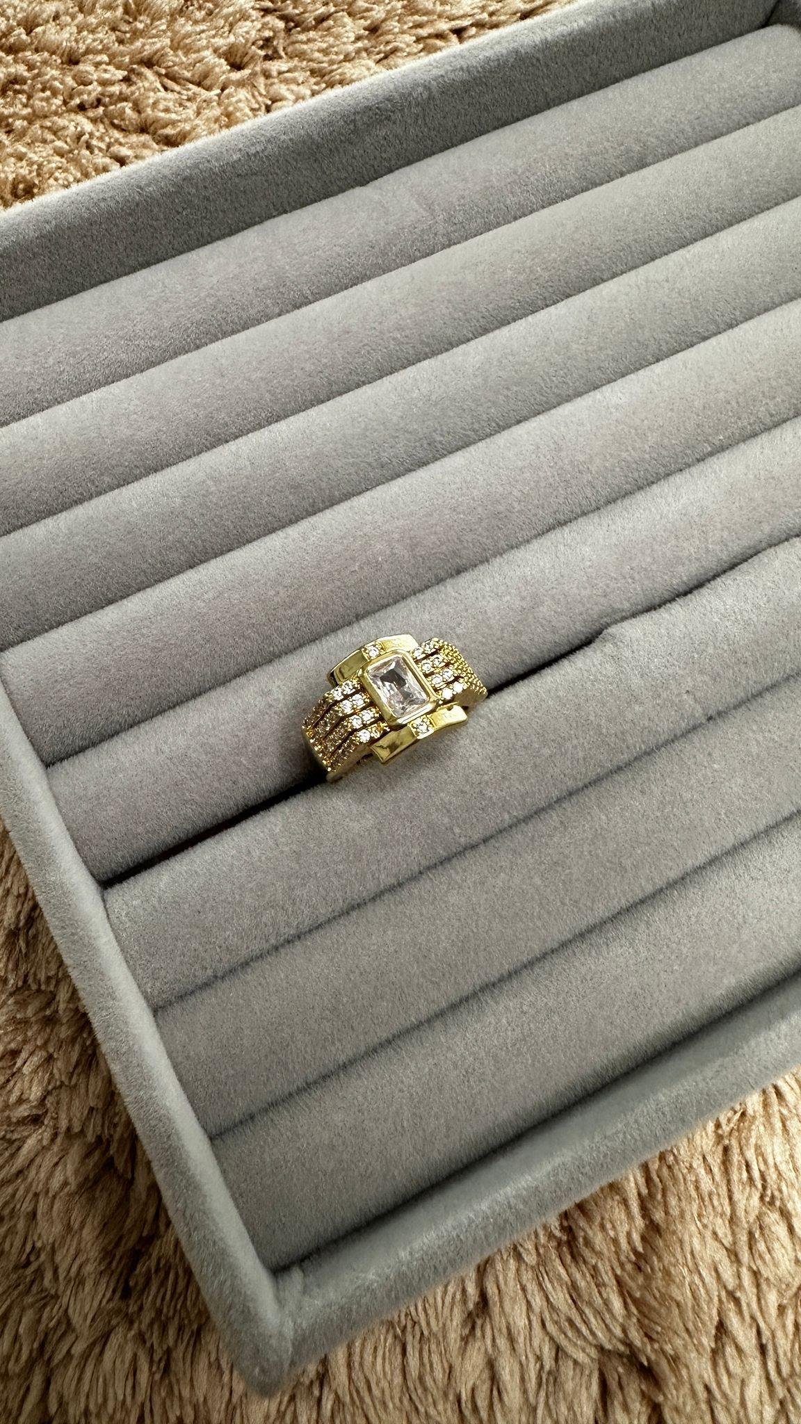 Kare Montür Taşlı Şövalye Yüzük 