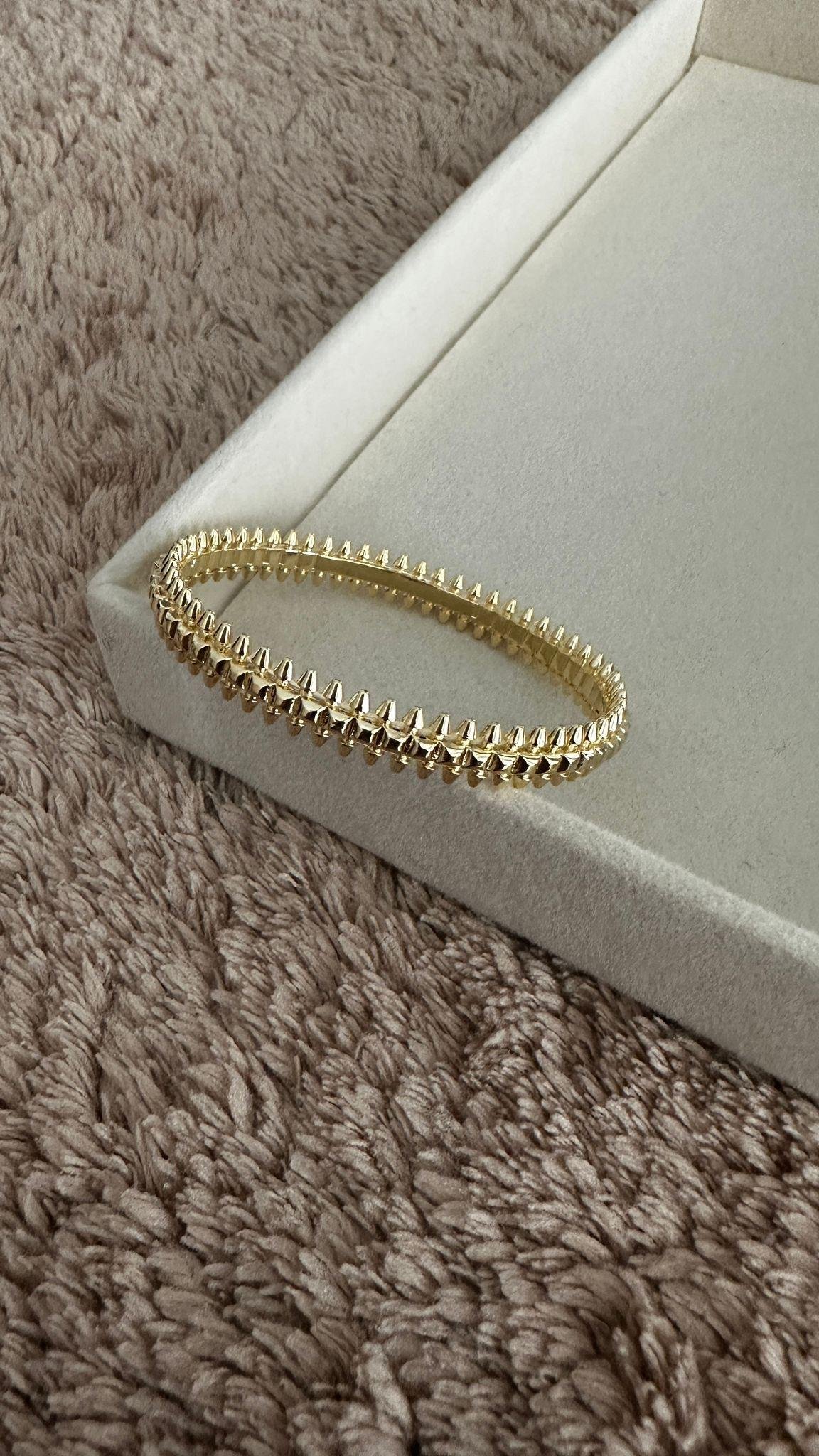 Kenarları Topçuk Detay Kelepçe Bileklik