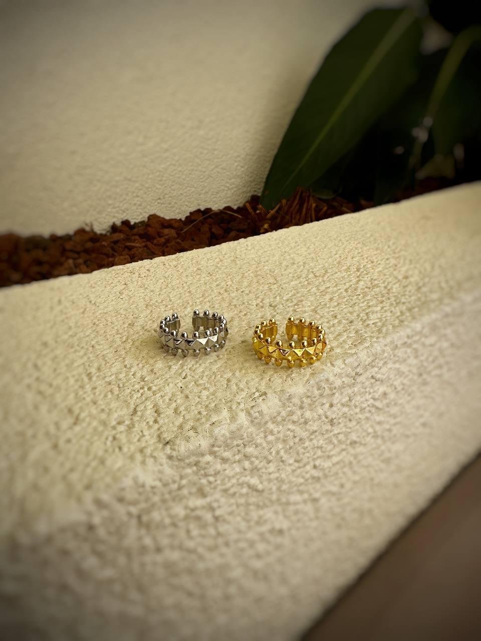 Kenarları Topçuk Detay Yüzük