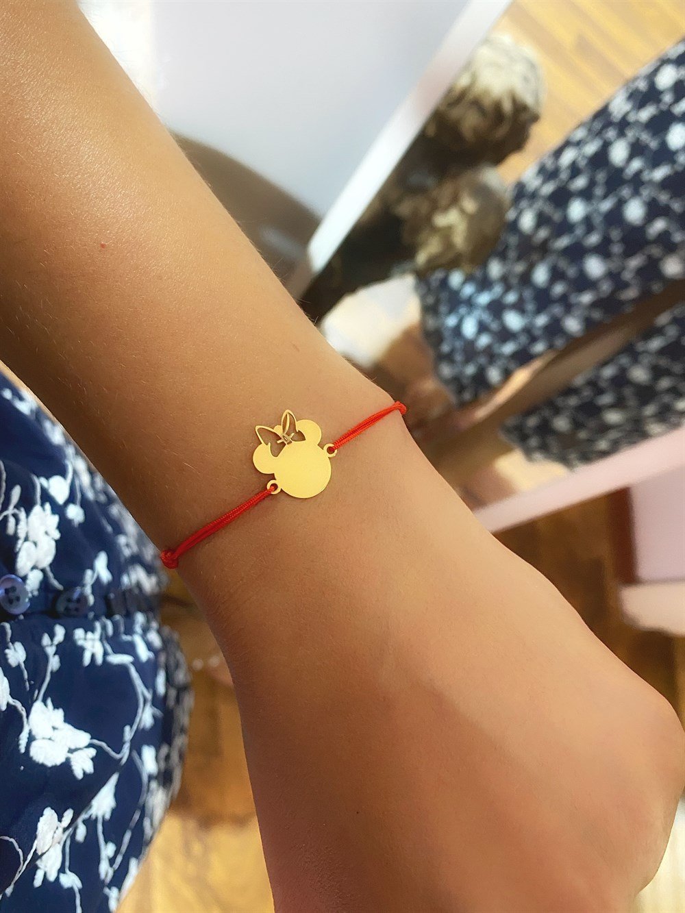 Kırmızı İp Yeni Tasarım Plaka Mickey Bileklik