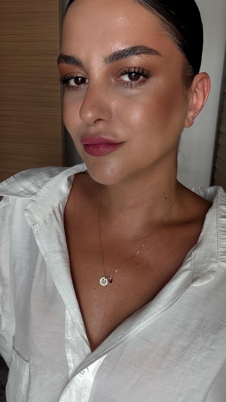 Kırmızı Kalp Plaka Harf Gümüş Kolye