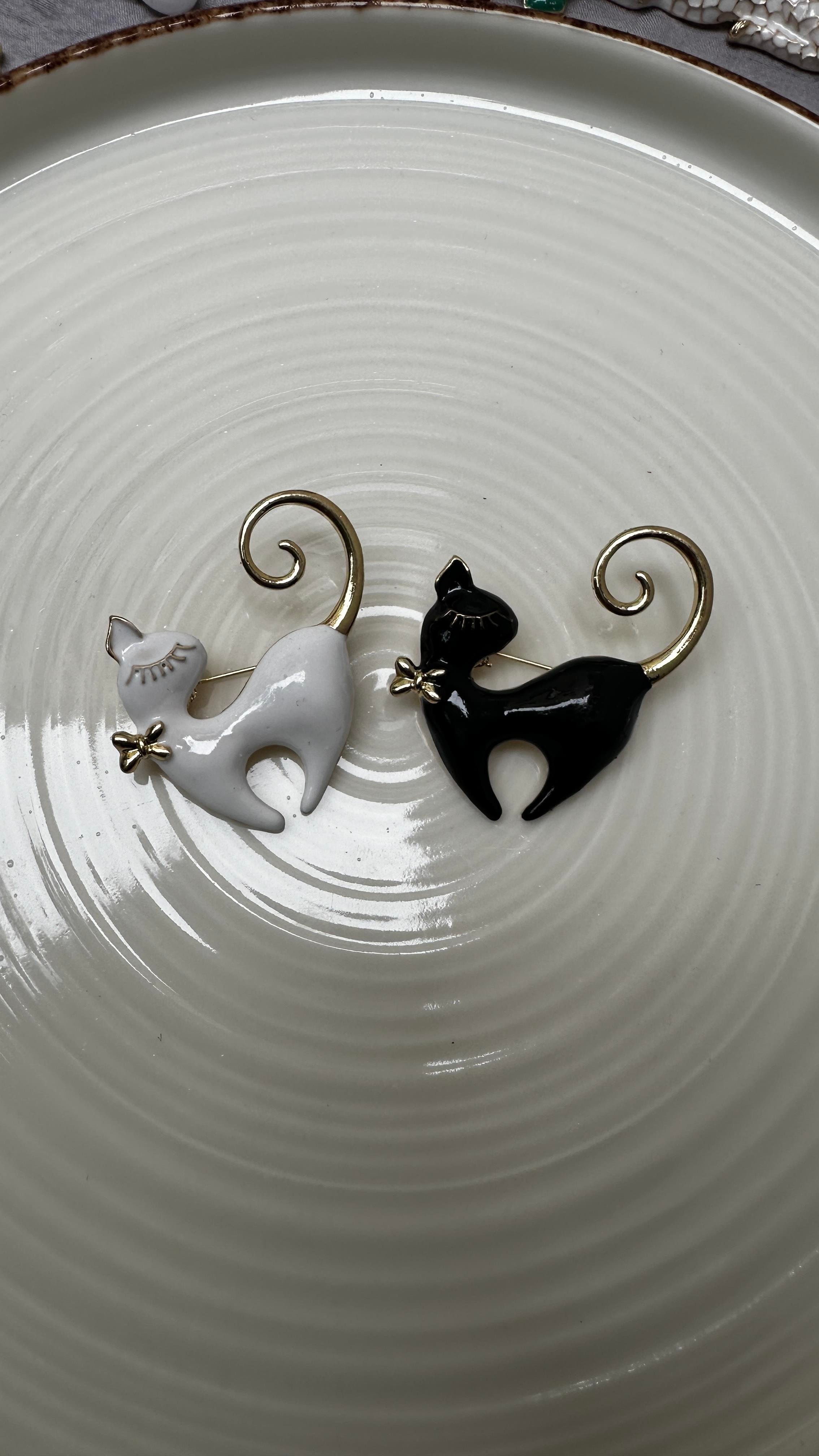 Mineli Kedicik Broş