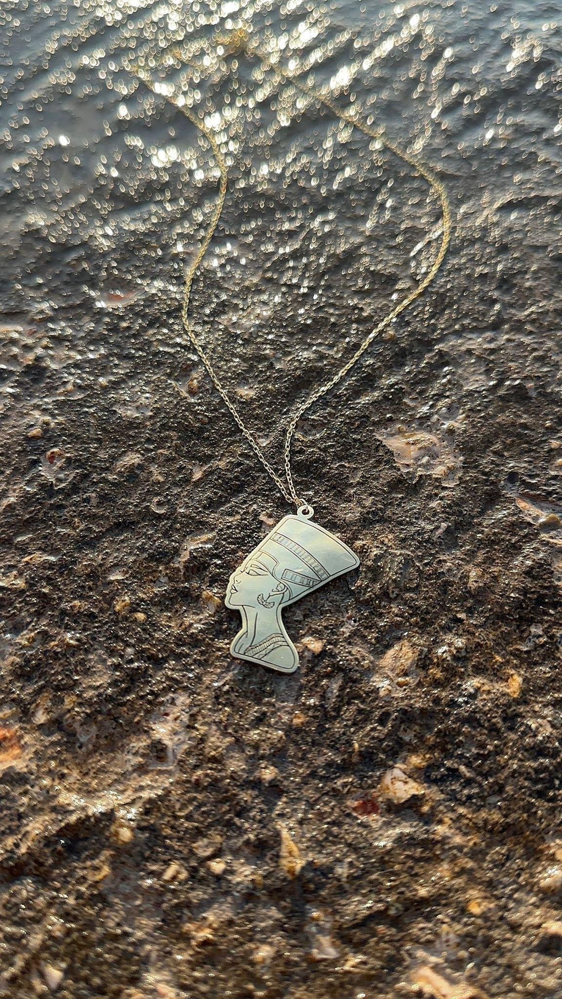 Nefertiti Gümüş Kolye