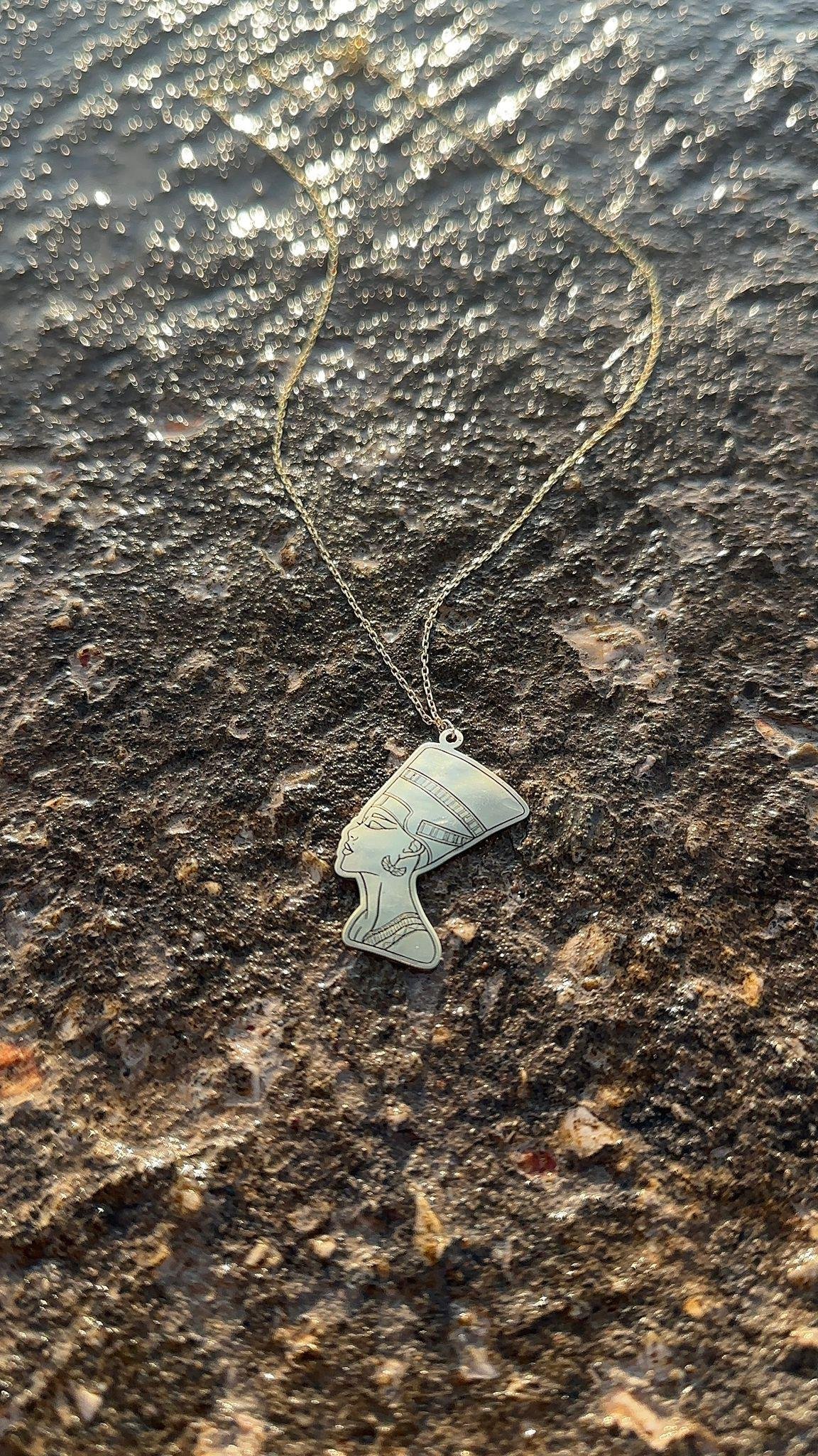 Nefertiti Gümüş Kolye