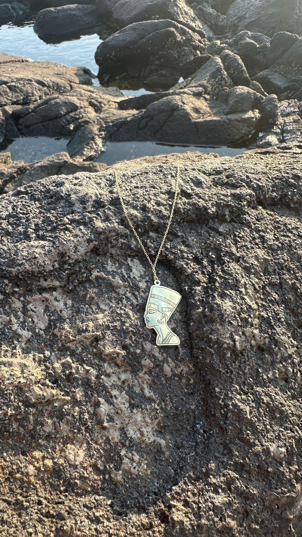 Nefertiti Gümüş Kolye