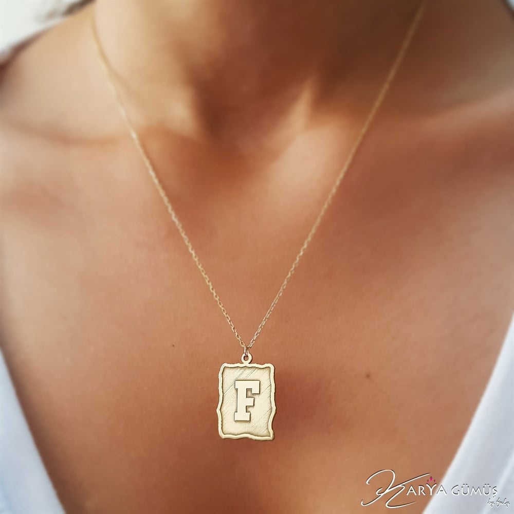 NOSTALJİ KARE PLAKA HARF GÜMÜŞ KOLYE
