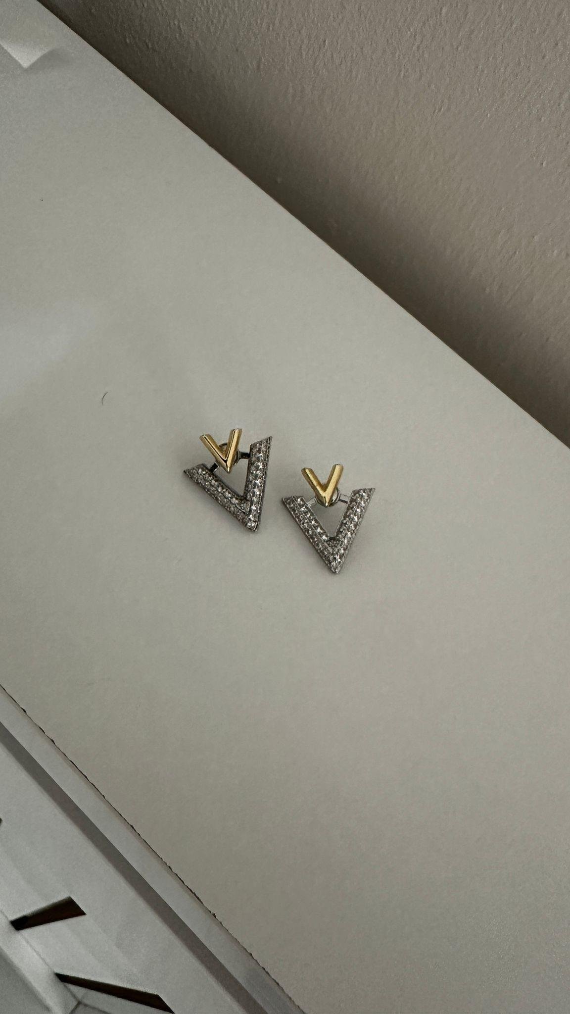 Orjinal Marka Zirkon Taşlı İki Renkli V Küpe