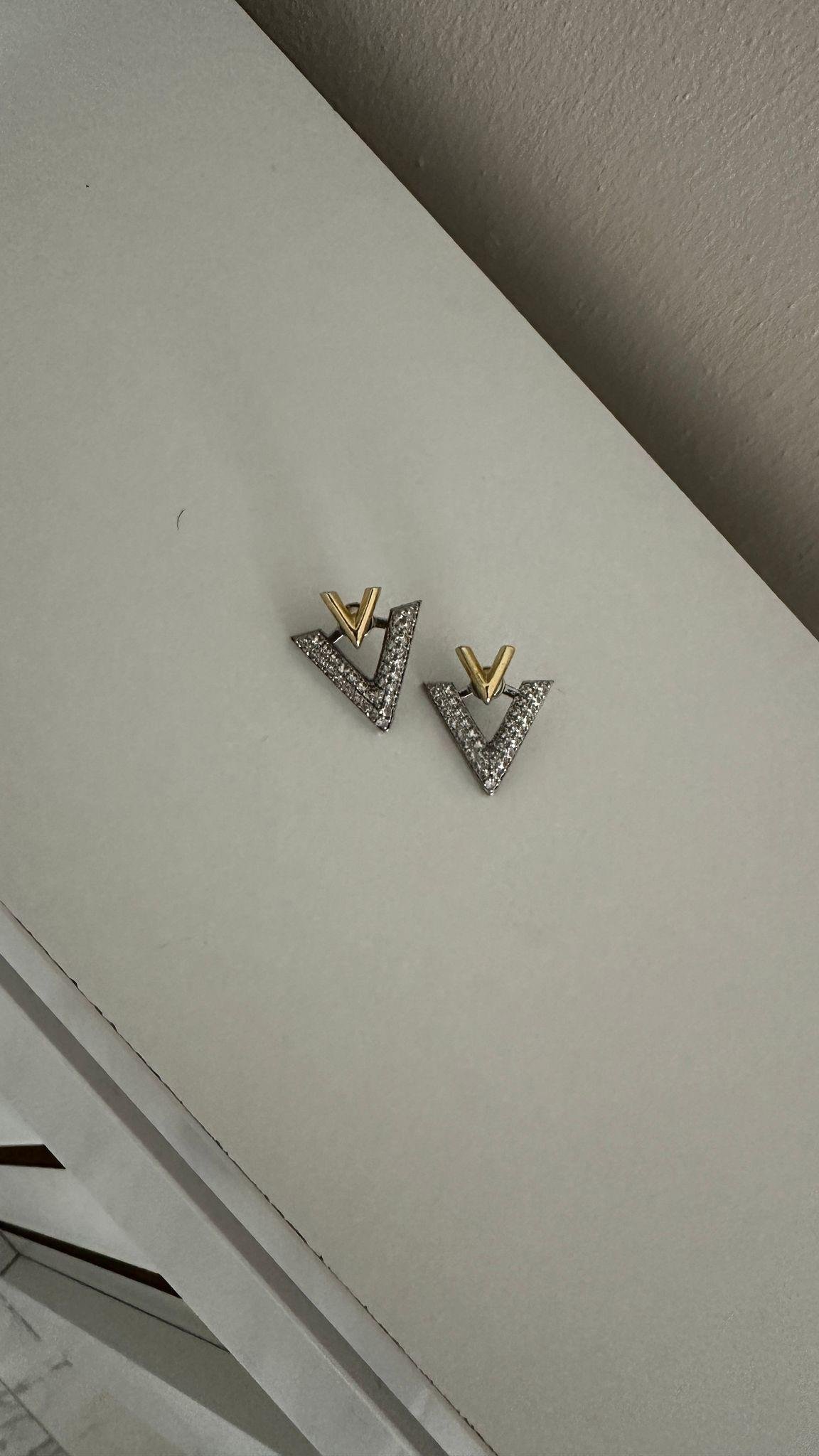 Orjinal Marka Zirkon Taşlı İki Renkli V Küpe
