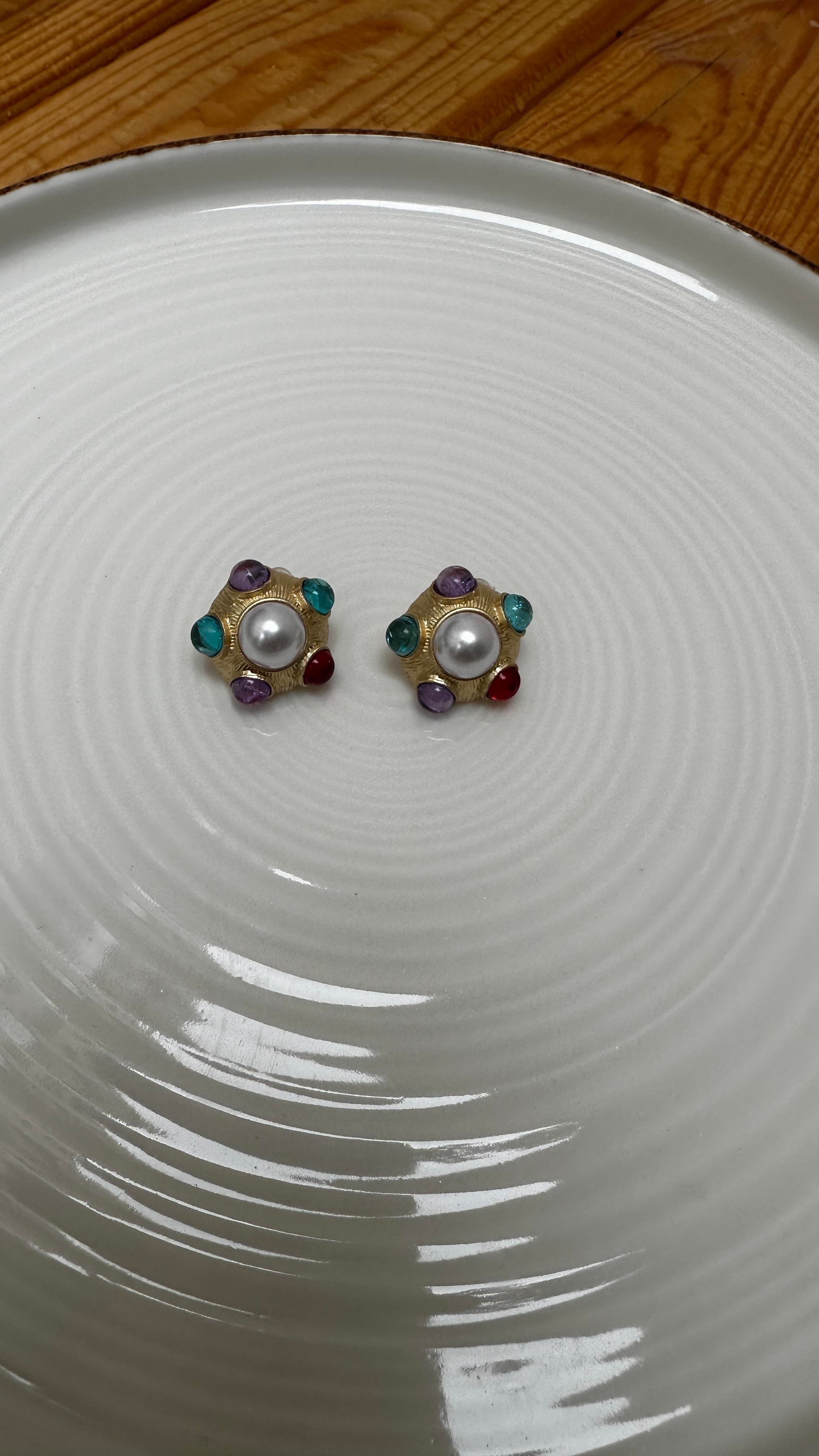 Ortası İnci Detay Renkli Zirkon Taşlı Küpe