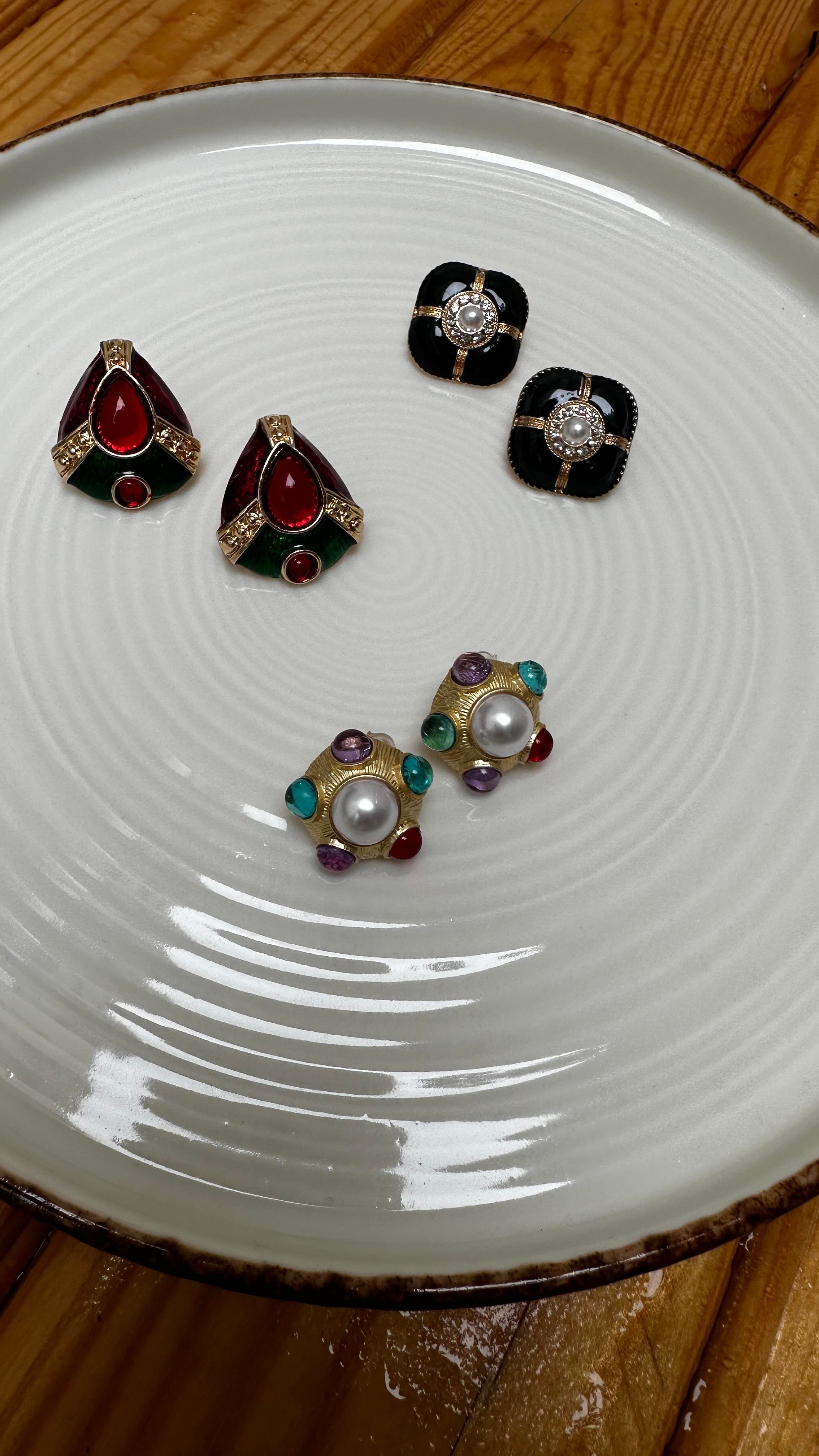 Ortası İnci Zirkon Taşlı Siyah Küpe