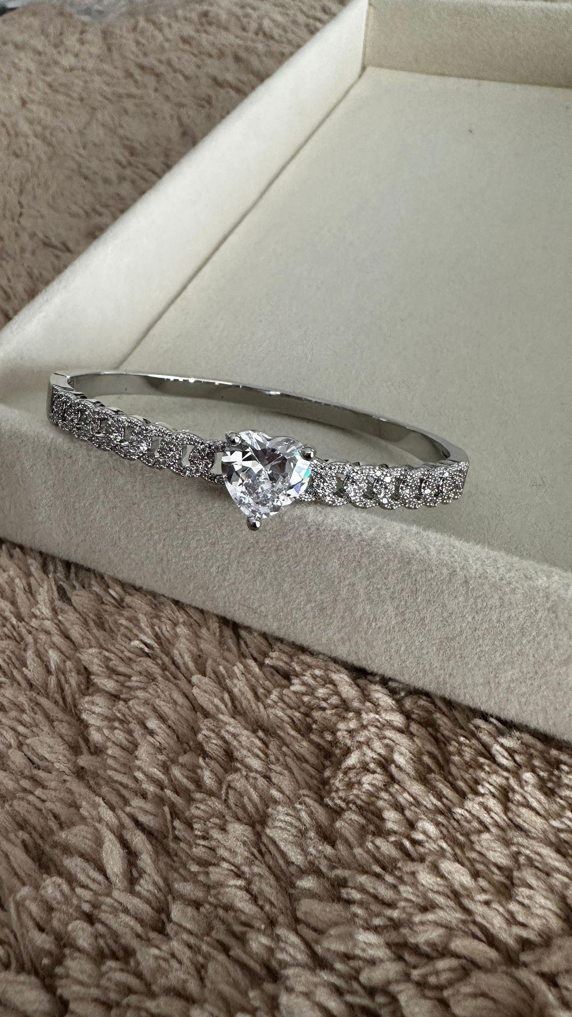 Ortası Kalp Tektaş Kelepçe Bileklik