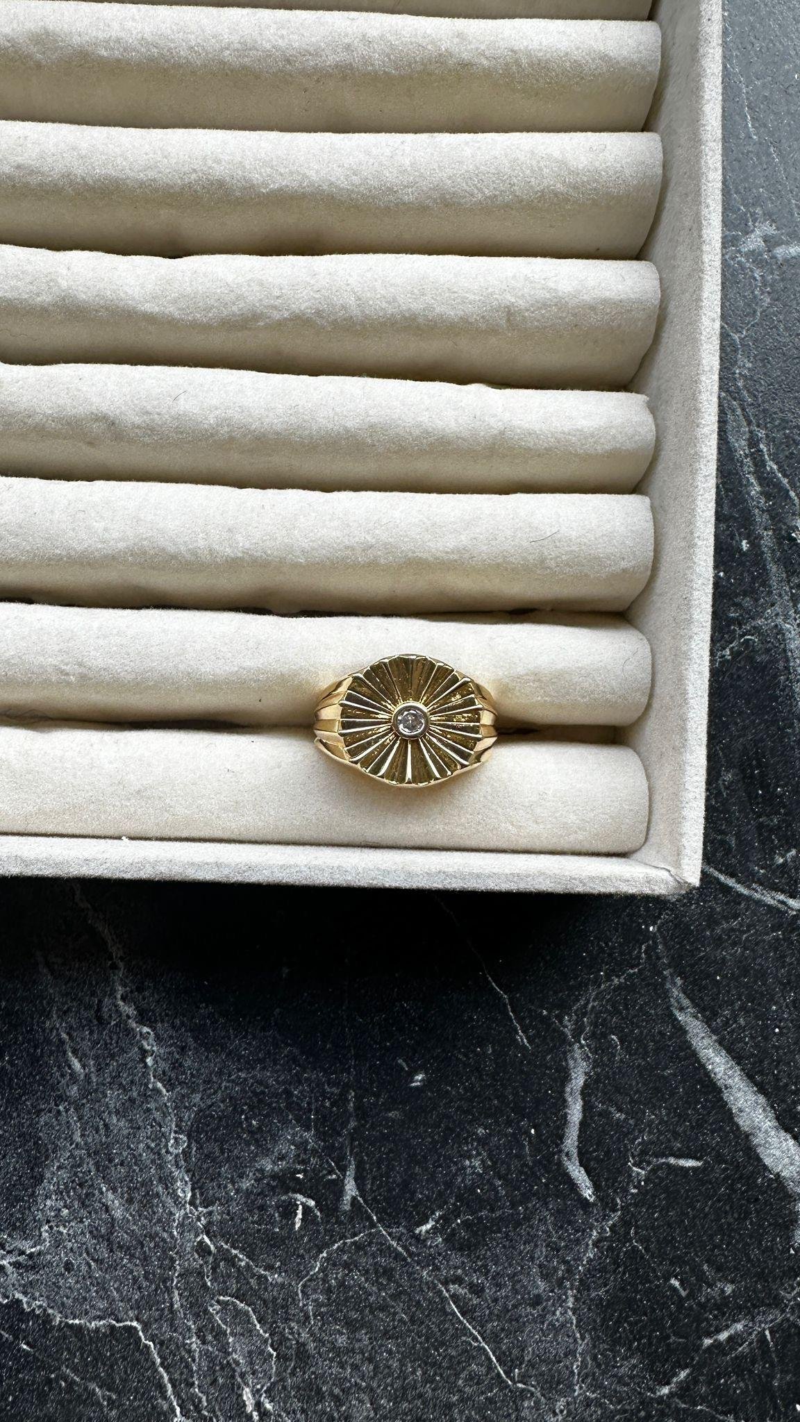 Ortası Zirkon Taşlı Çiçek Yüzük