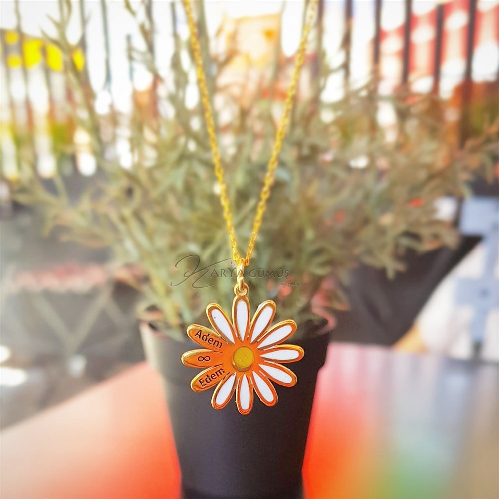 Seviyor Sevmiyor İsimli Papatya Gümüş Kolye