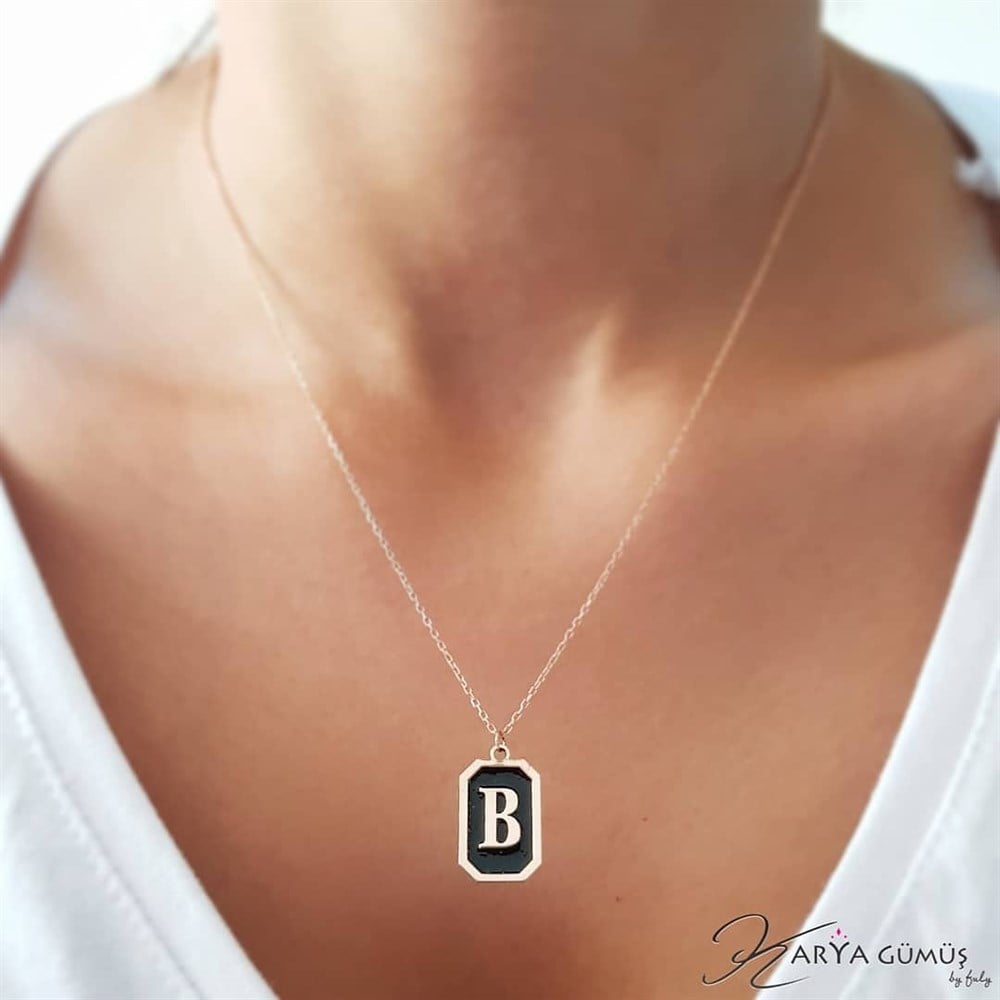SİYAH KARE PLAKA HARF GÜMÜŞ KOLYE