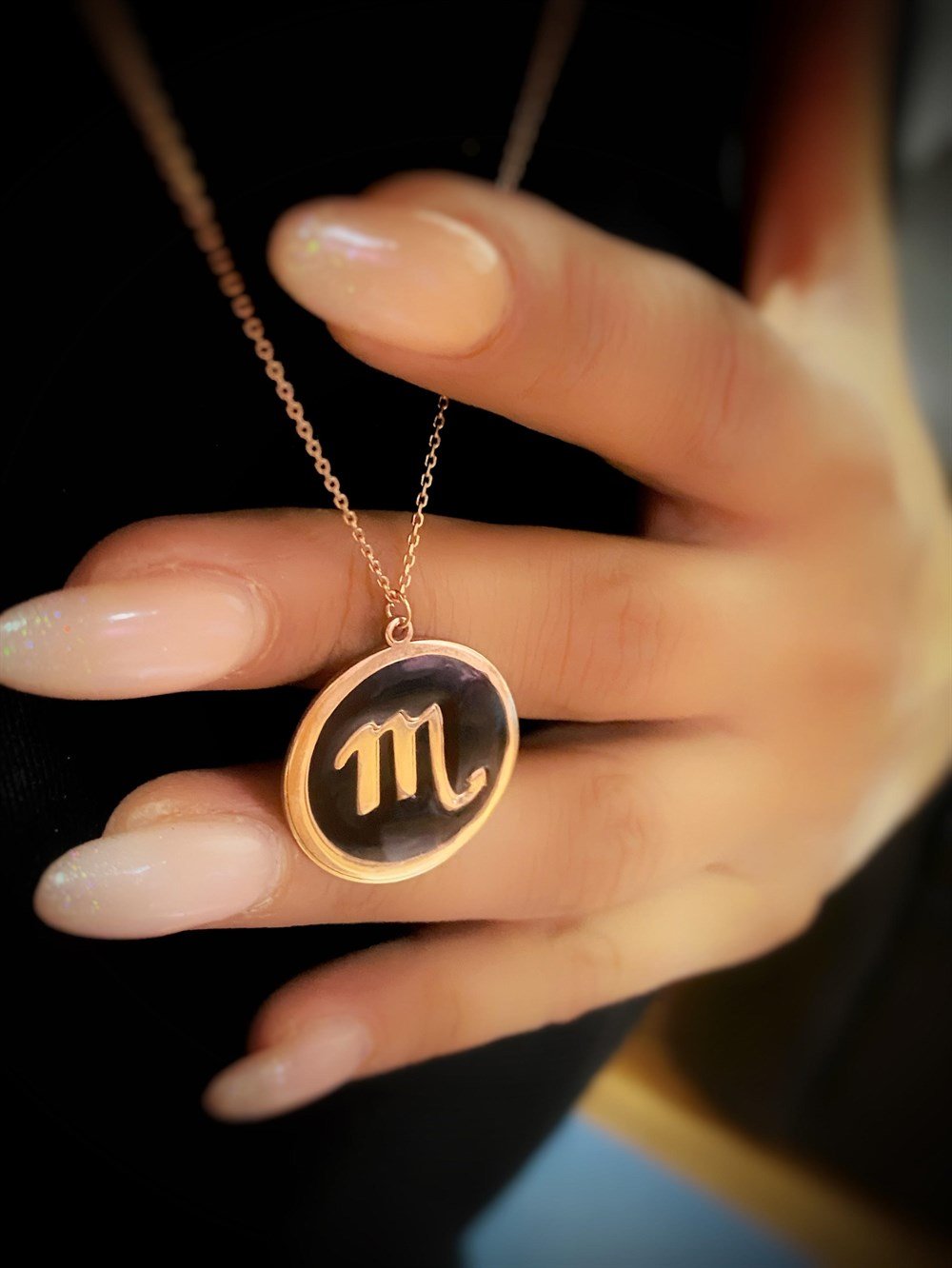 Siyah Mineli Plaka Burç Sembol Gümüş Kolye