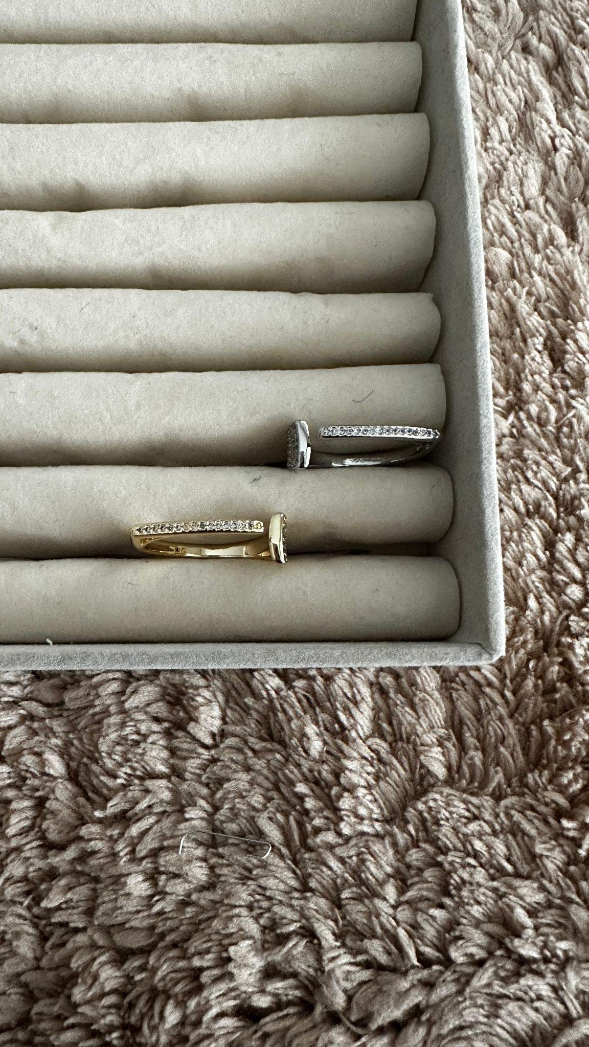 Tamamı Zirkon Taşlı Kare Detay Yüzük