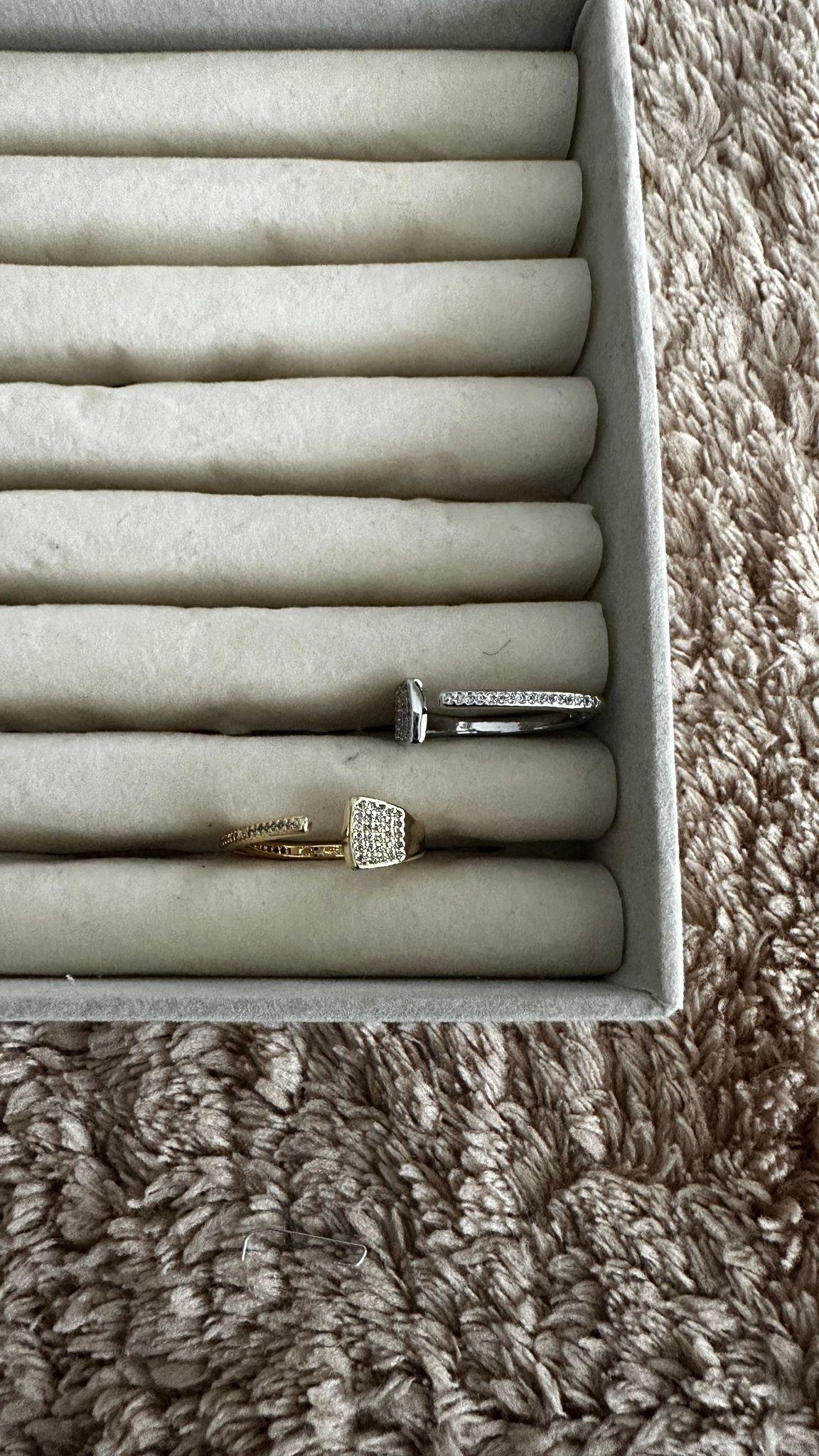 Tamamı Zirkon Taşlı Kare Detay Yüzük