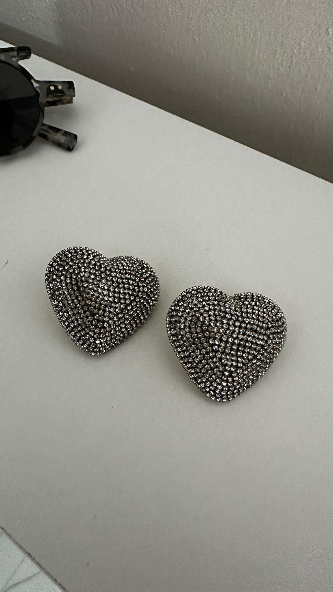 Tamamı Zirkon Taşlı Siyah Kalp Küpe