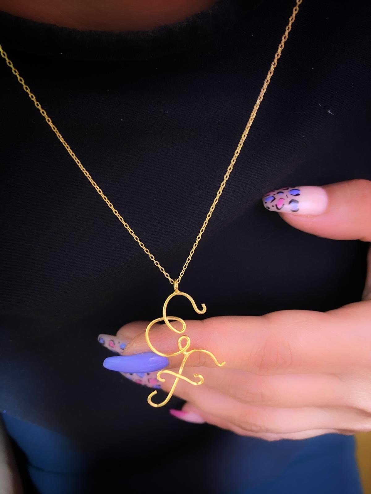 Tasarım Çapraz Tel Bükme İki Harf Gümüş Kolye