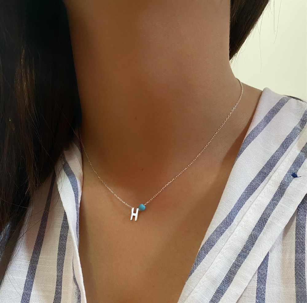 Turkuaz Taşlı Minik Harf Gümüş Kolye