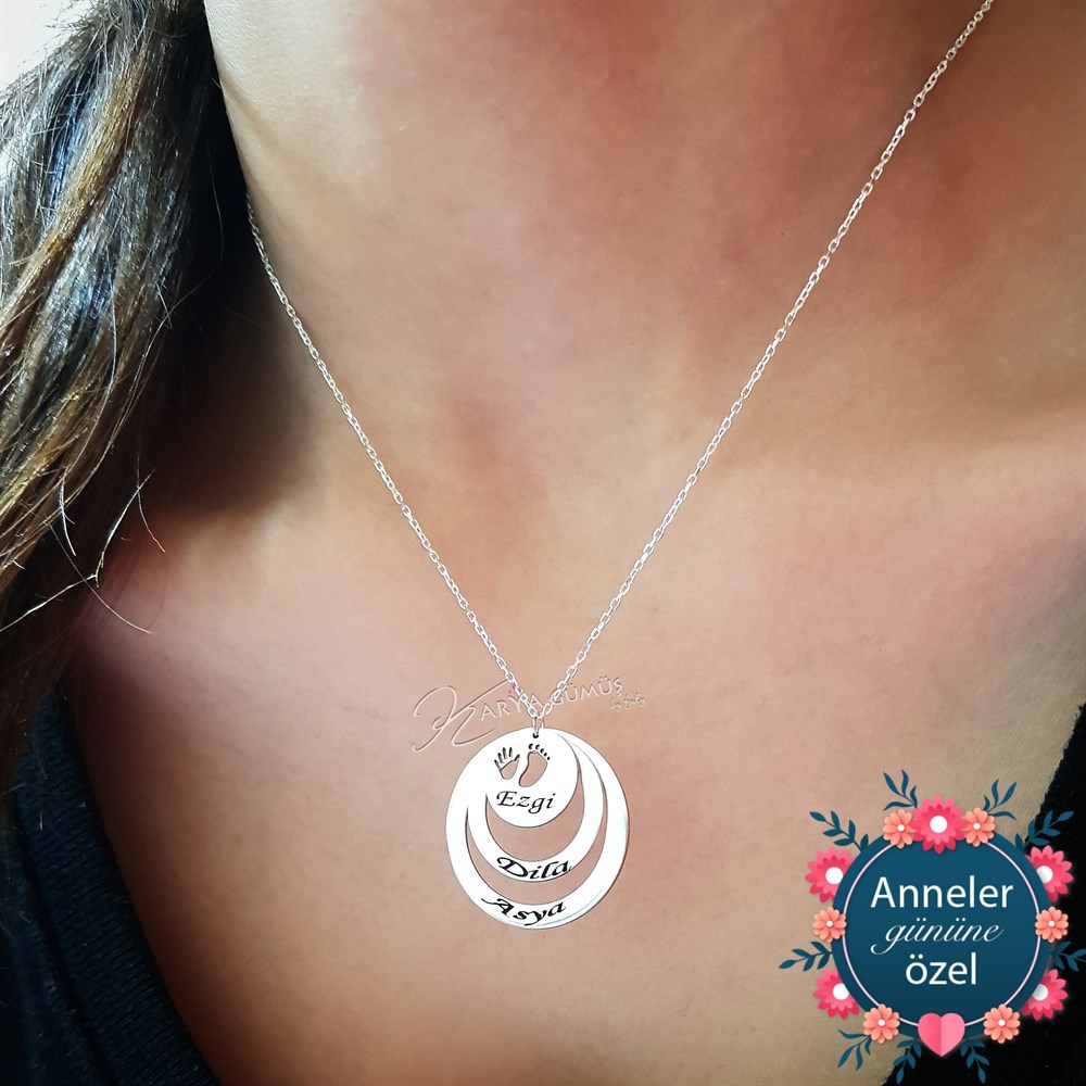 ÜÇLÜ HALKA EL AYAK PLAKA İSİMLİ GÜMÜŞ KOLYE