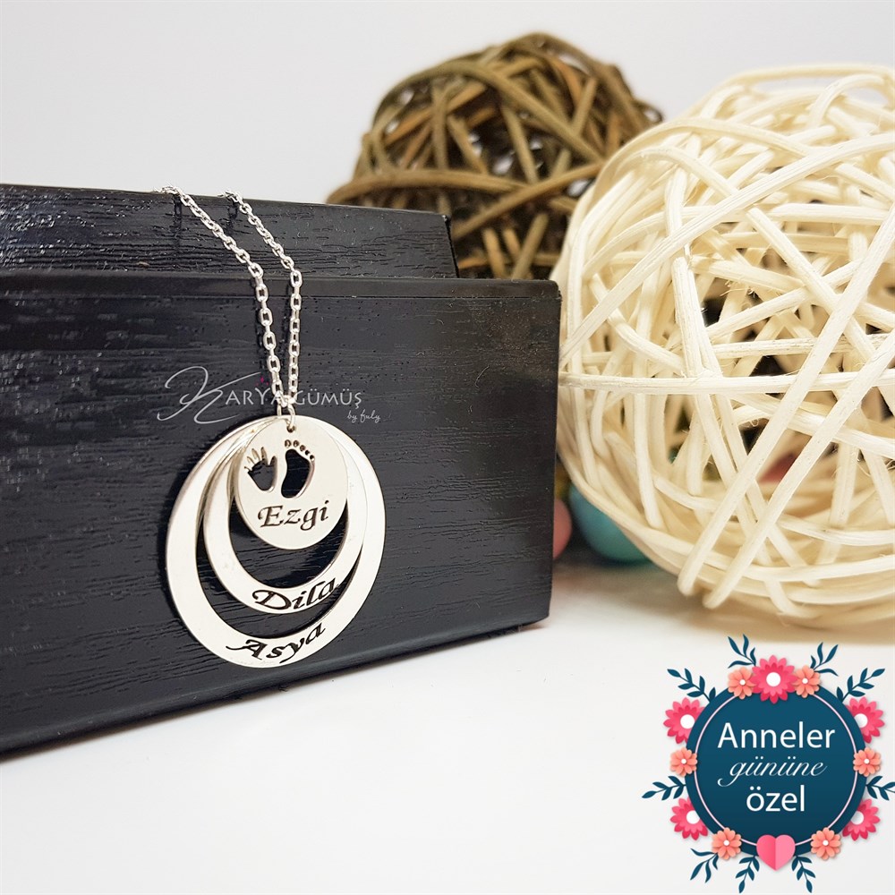 ÜÇLÜ HALKA EL AYAK PLAKA İSİMLİ GÜMÜŞ KOLYE