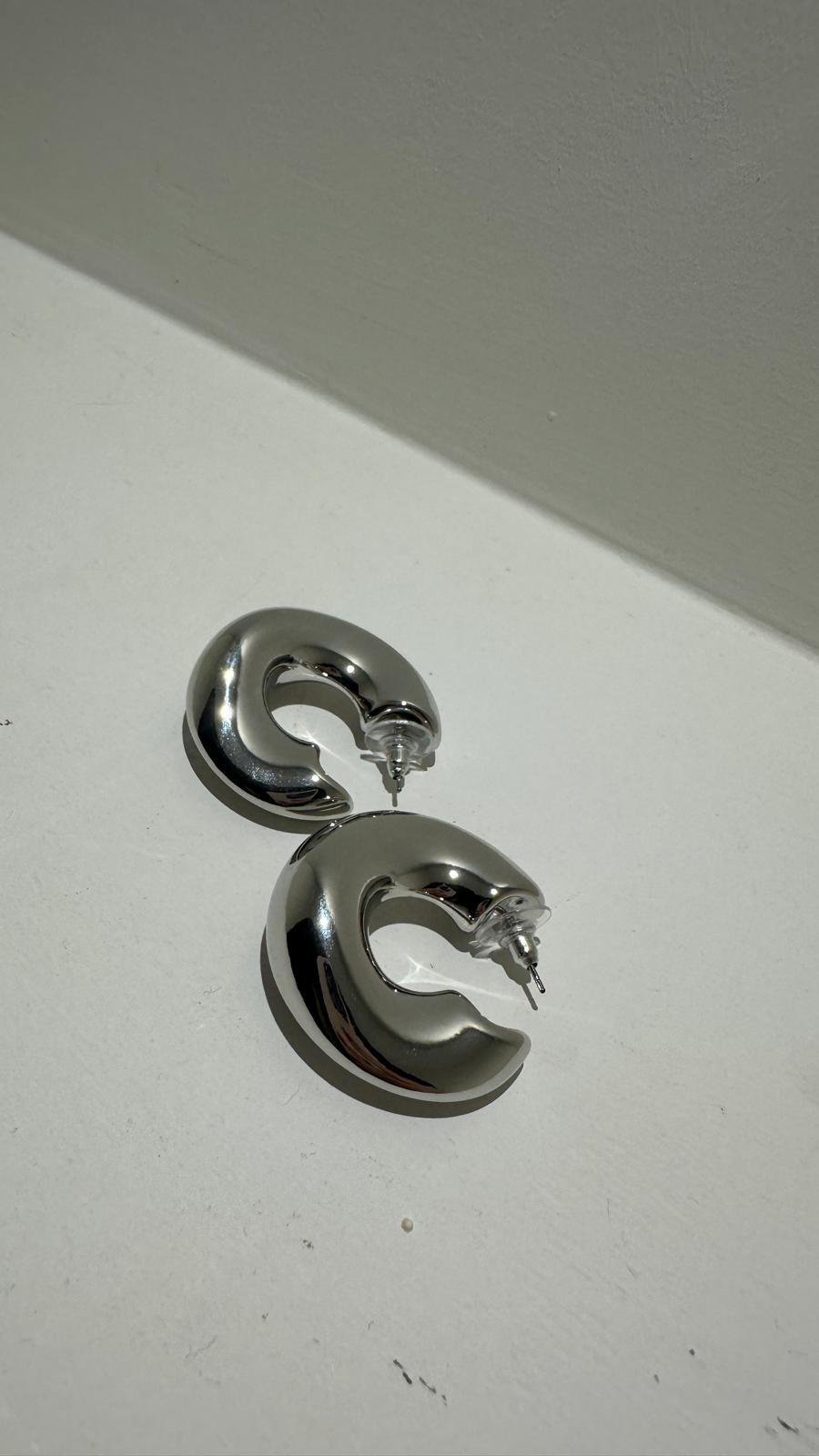 VİP Özel Seri Asimetrik Yarım Halka Çelik Küpe