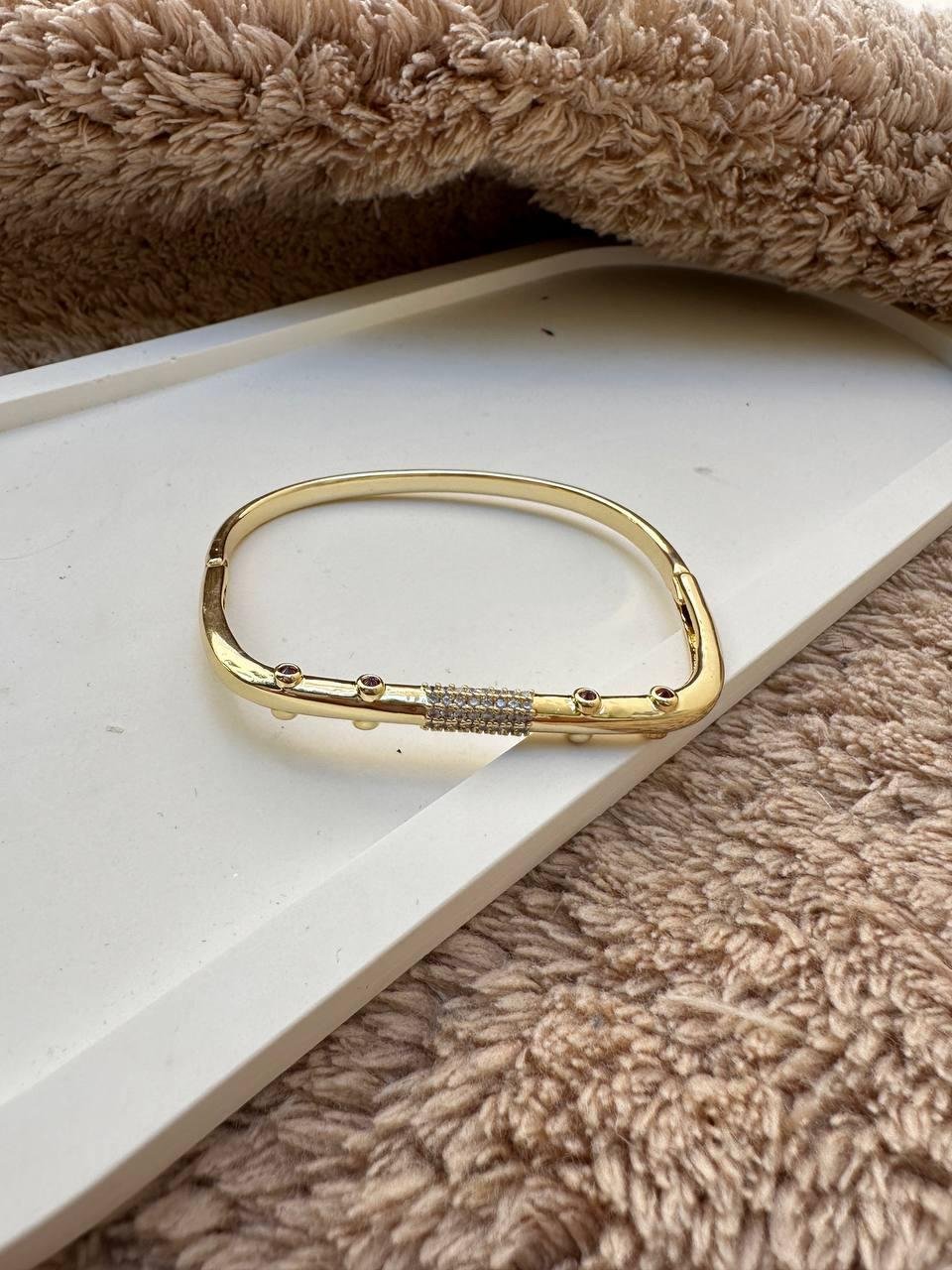 Yakut Detay Zirkon Taşlı Orjinal Marka Çelik Kelepçe Bileklik