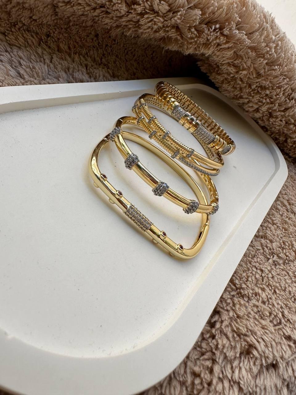 Yakut Detay Zirkon Taşlı Orjinal Marka Çelik Kelepçe Bileklik